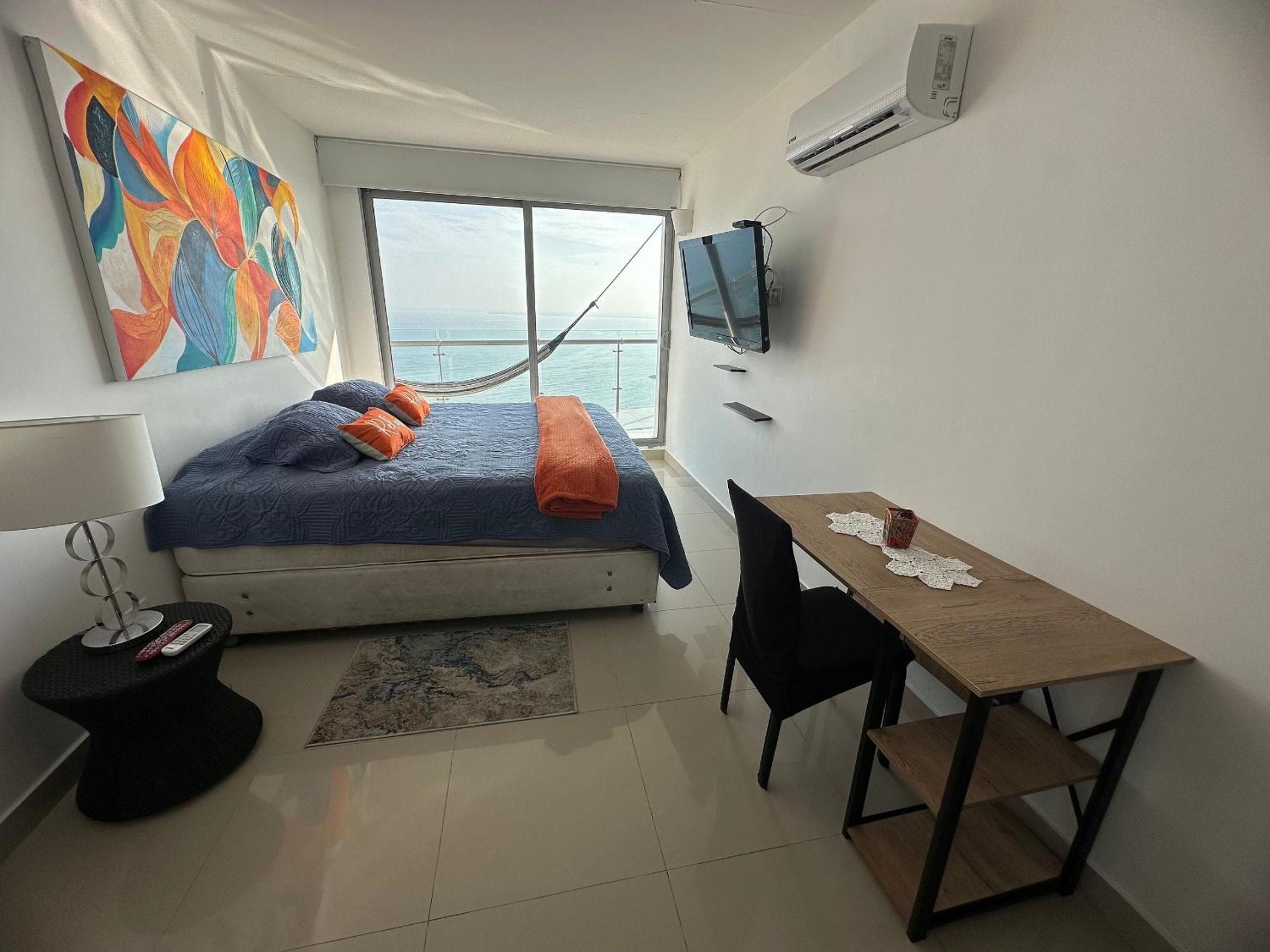 Amplios Aptos de Lujo Frente a la Playa a 5 Minutos del Centro y del Aeropuerto, en Edificio con Piscina, Jacuzzi, Sauna, Gimnasio, Turco y Seguridad las 2