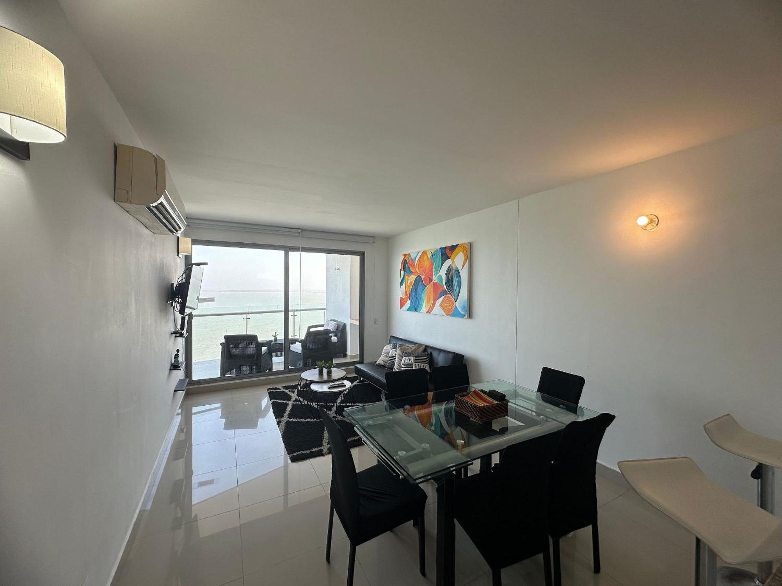 Amplios Aptos de Lujo Frente a la Playa a 5 Minutos del Centro y del Aeropuerto, en Edificio con Piscina, Jacuzzi, Sauna, Gimnasio, Turco y Seguridad las 2
