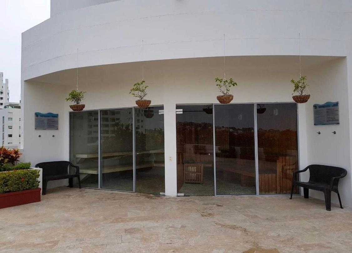 Amplios Aptos de Lujo Frente a la Playa a 5 Minutos del Centro y del Aeropuerto, en Edificio con Piscina, Jacuzzi, Sauna, Gimnasio, Turco y Seguridad las 2