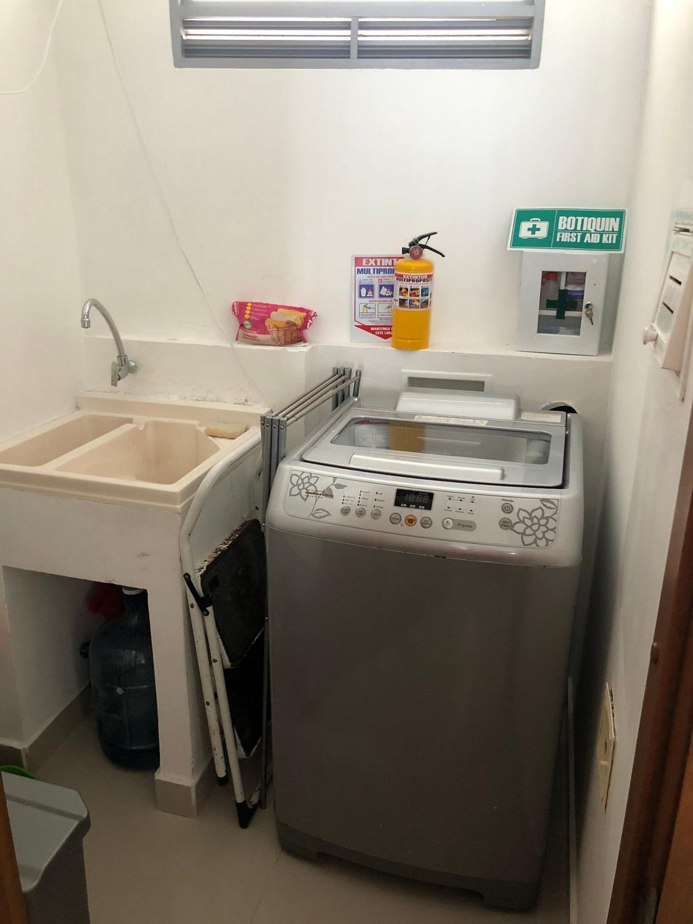 Amplios Aptos de Lujo Frente a la Playa a 5 Minutos del Centro y del Aeropuerto, en Edificio con Piscina, Jacuzzi, Sauna, Gimnasio, Turco y Seguridad las 2