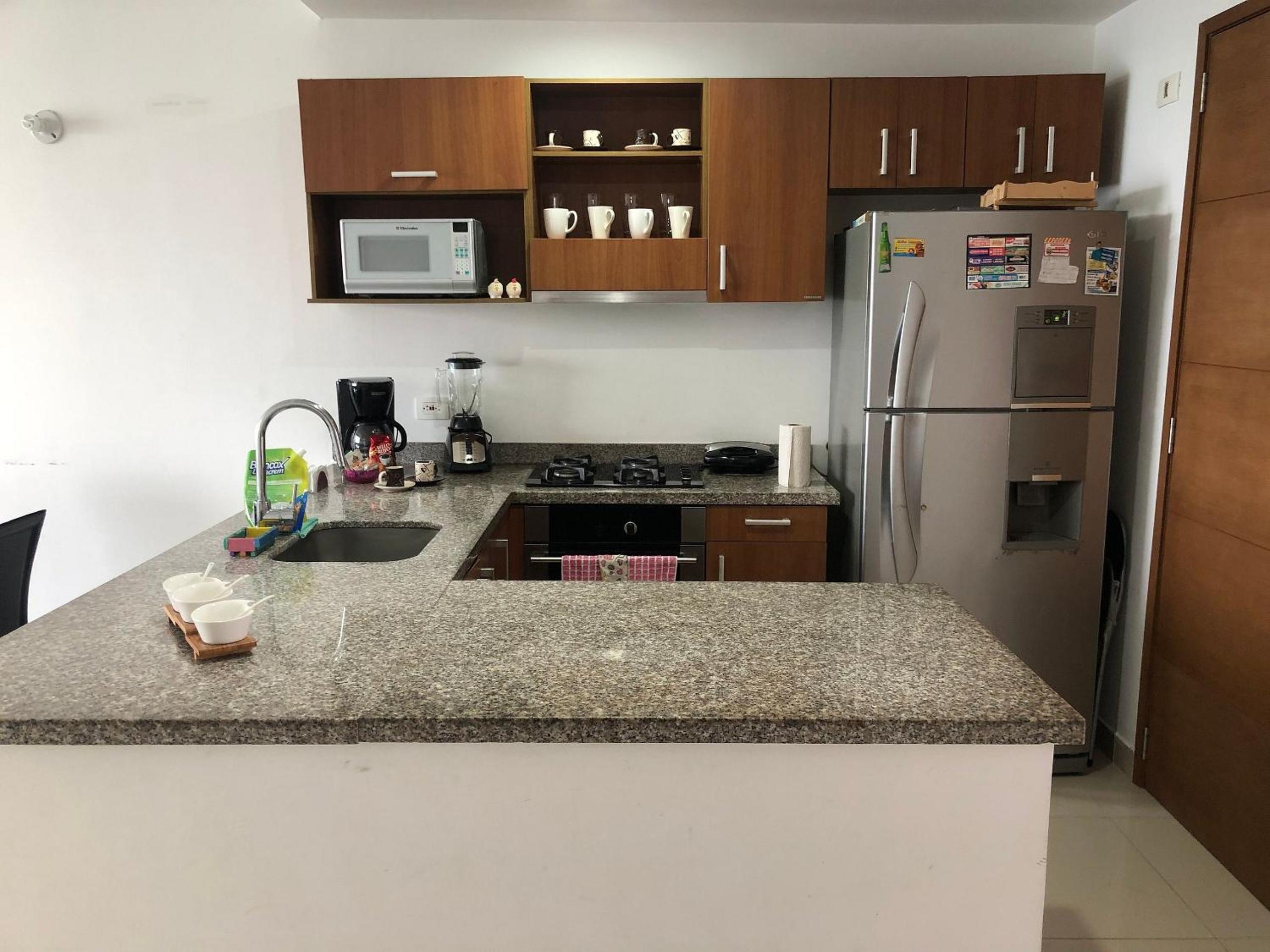 Amplios Aptos de Lujo Frente a la Playa a 5 Minutos del Centro y del Aeropuerto, en Edificio con Piscina, Jacuzzi, Sauna, Gimnasio, Turco y Seguridad las 2