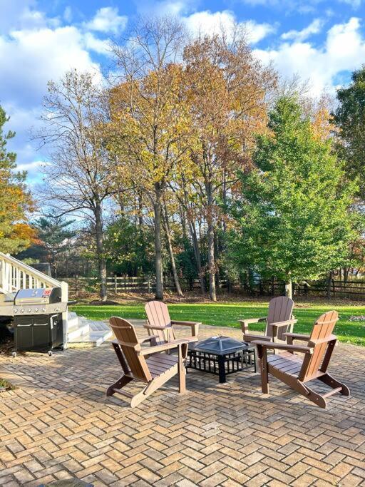 Cozy Ithaca Retreat - Fenced Yard - 7 min to Cornell view 2