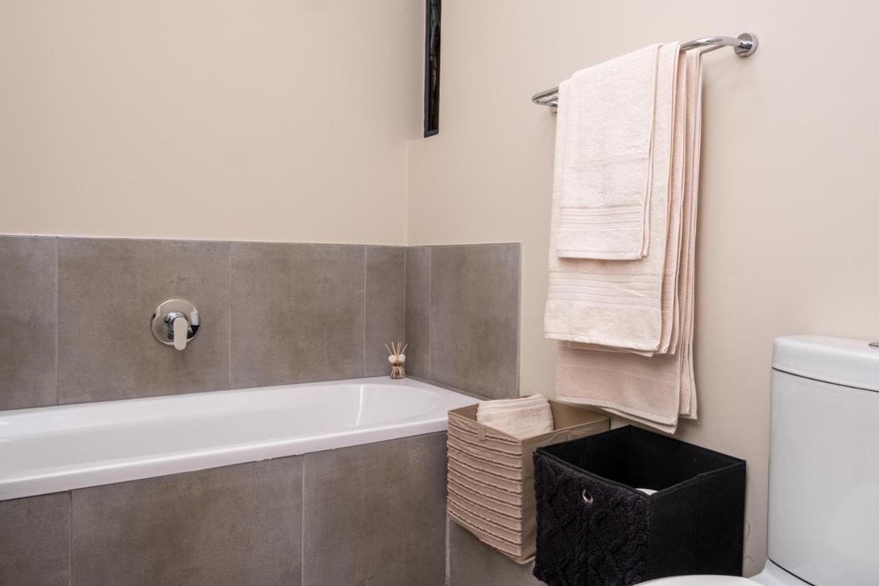 Waterfall Ridge Professional Apartment view 4