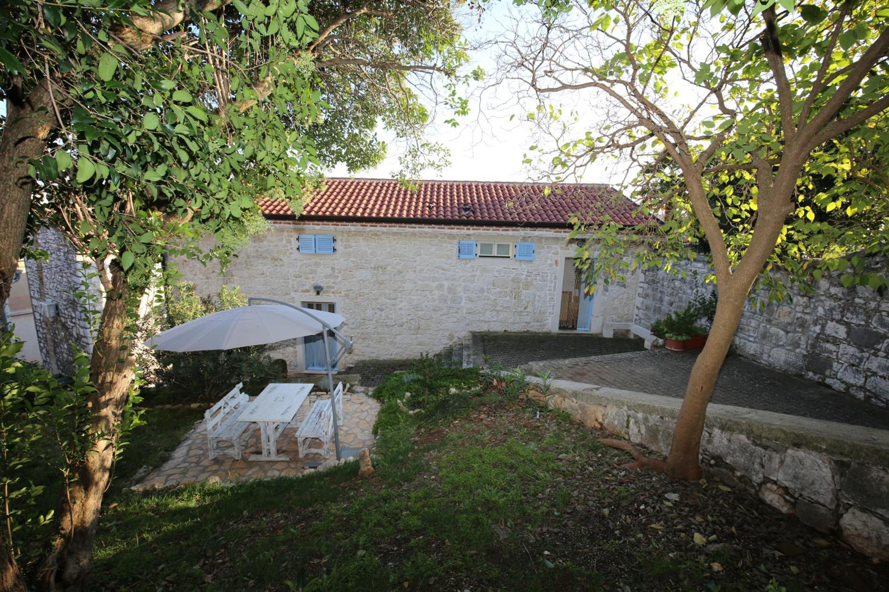 Photo 32