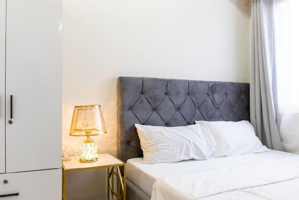 Stunning Suite with Balcony near MOA view 4