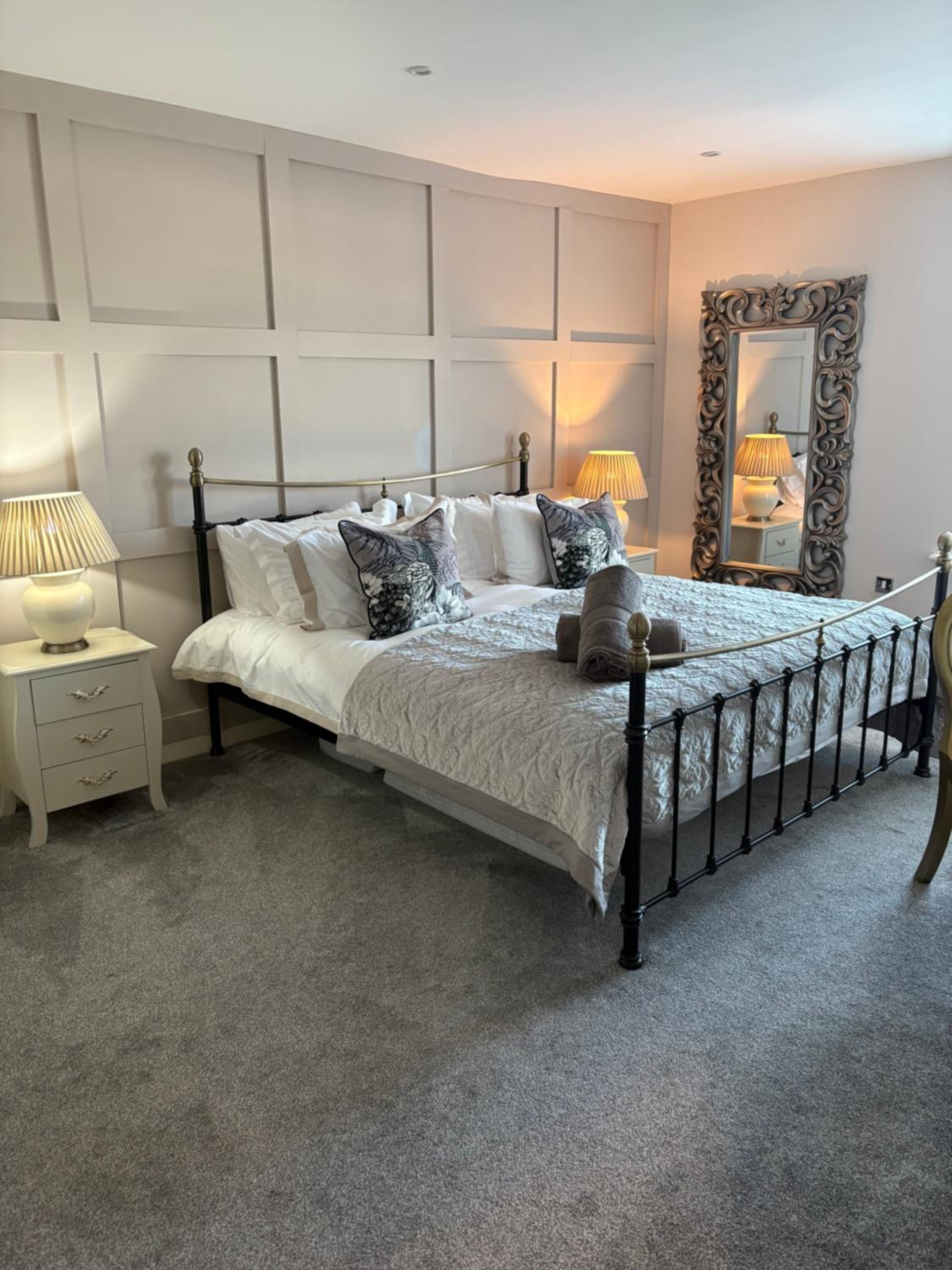 Stylish York flat with private parking