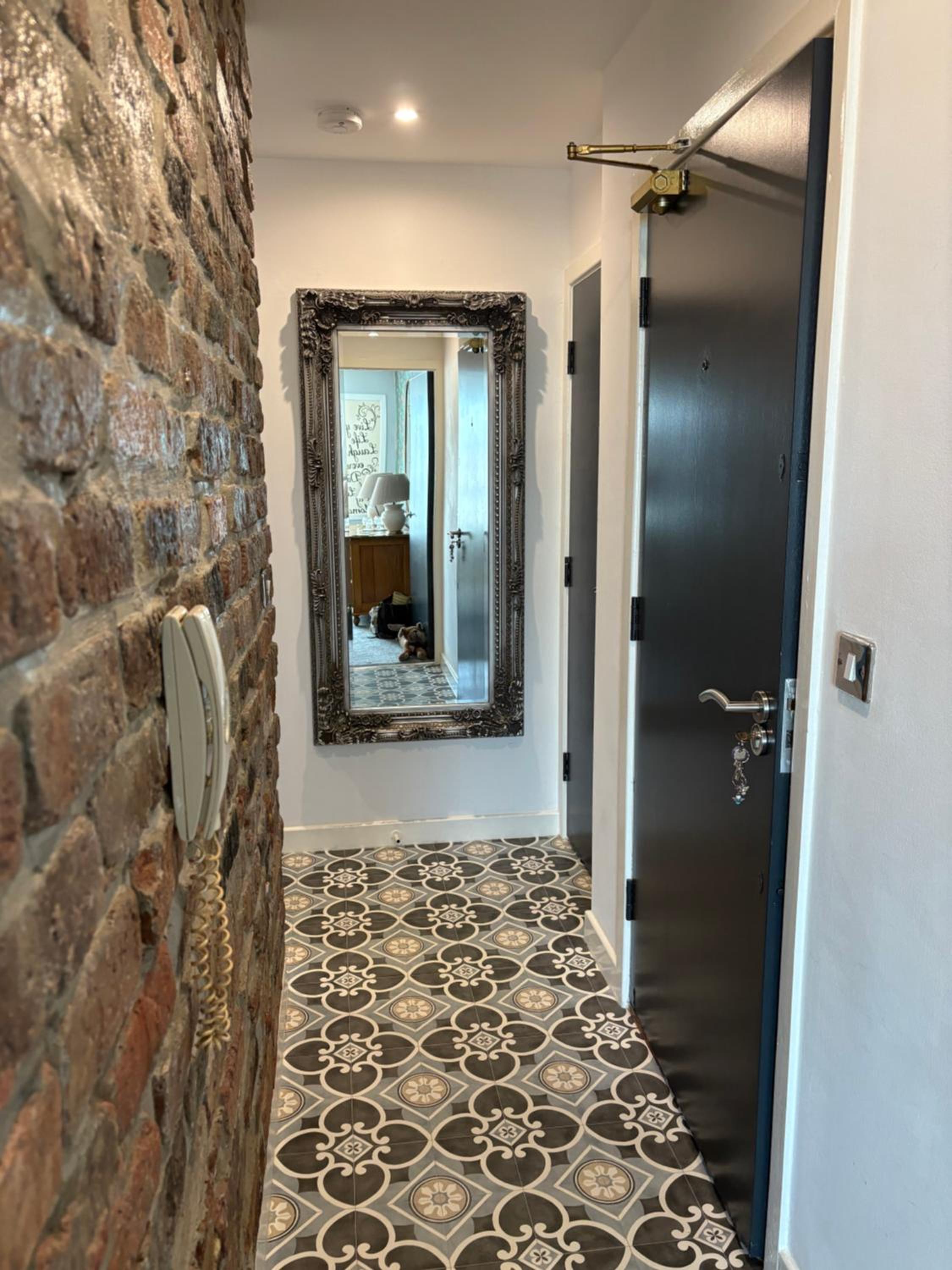 Stylish York flat with private parking
