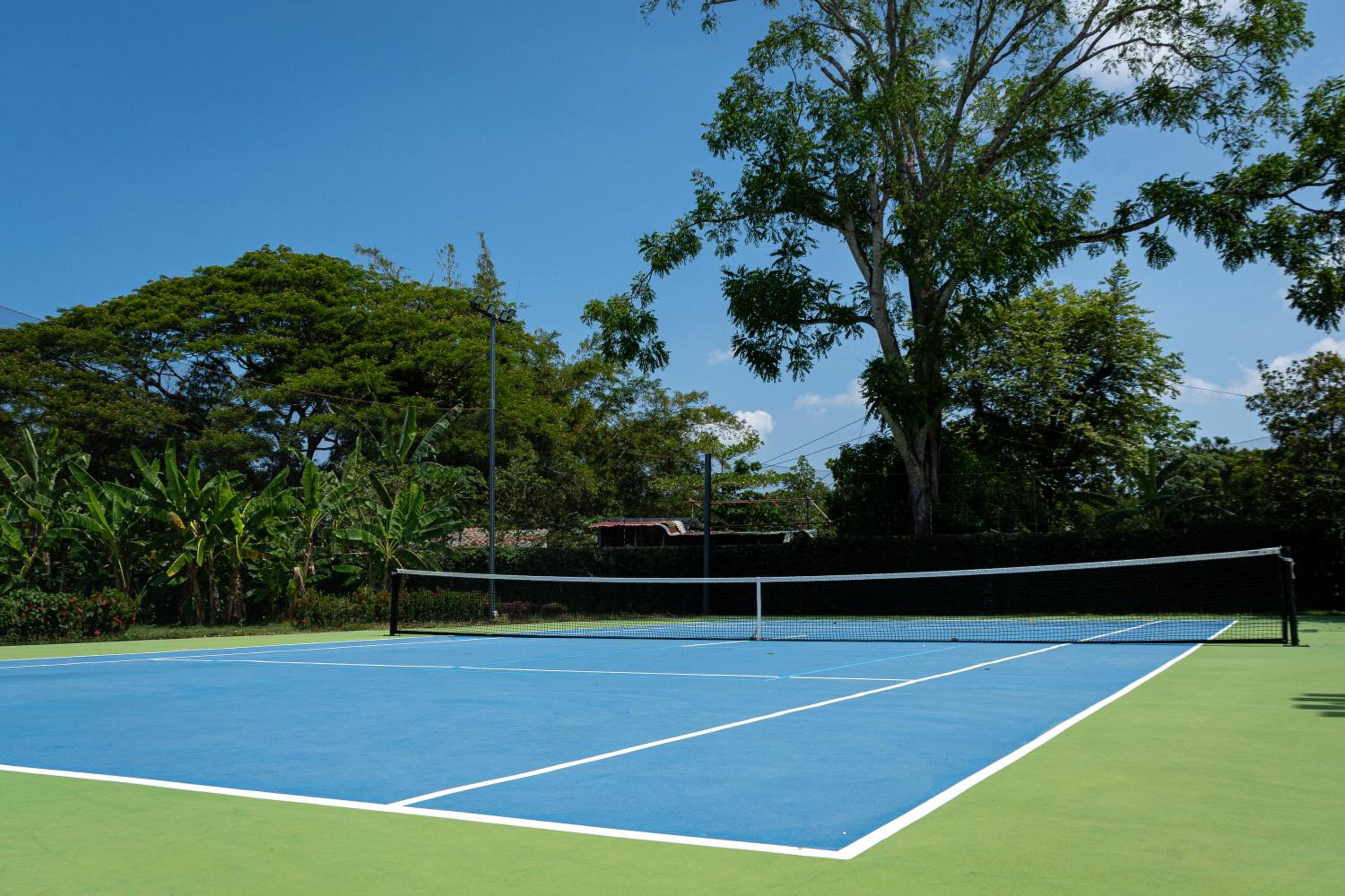 Private 4BD Family Beach House And Resort - Walk to Beach and Town