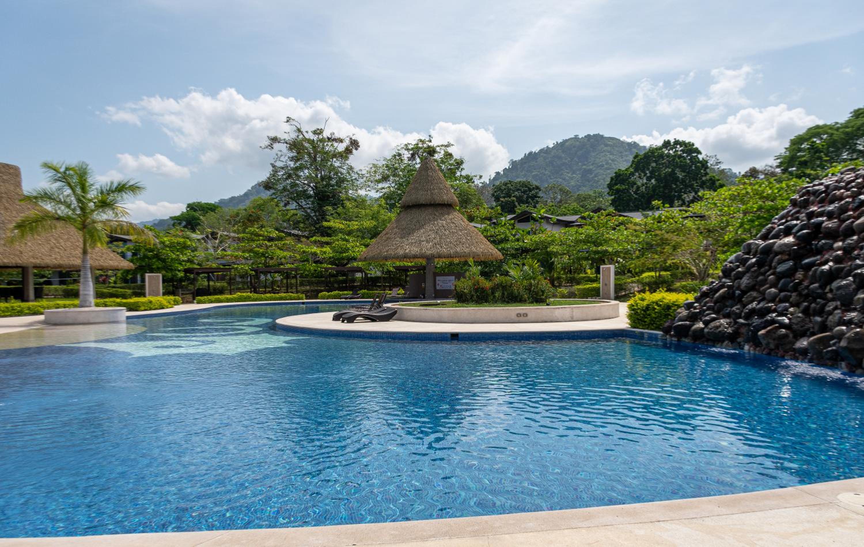 Private 4BD Family Beach House And Resort - Walk to Beach and Town