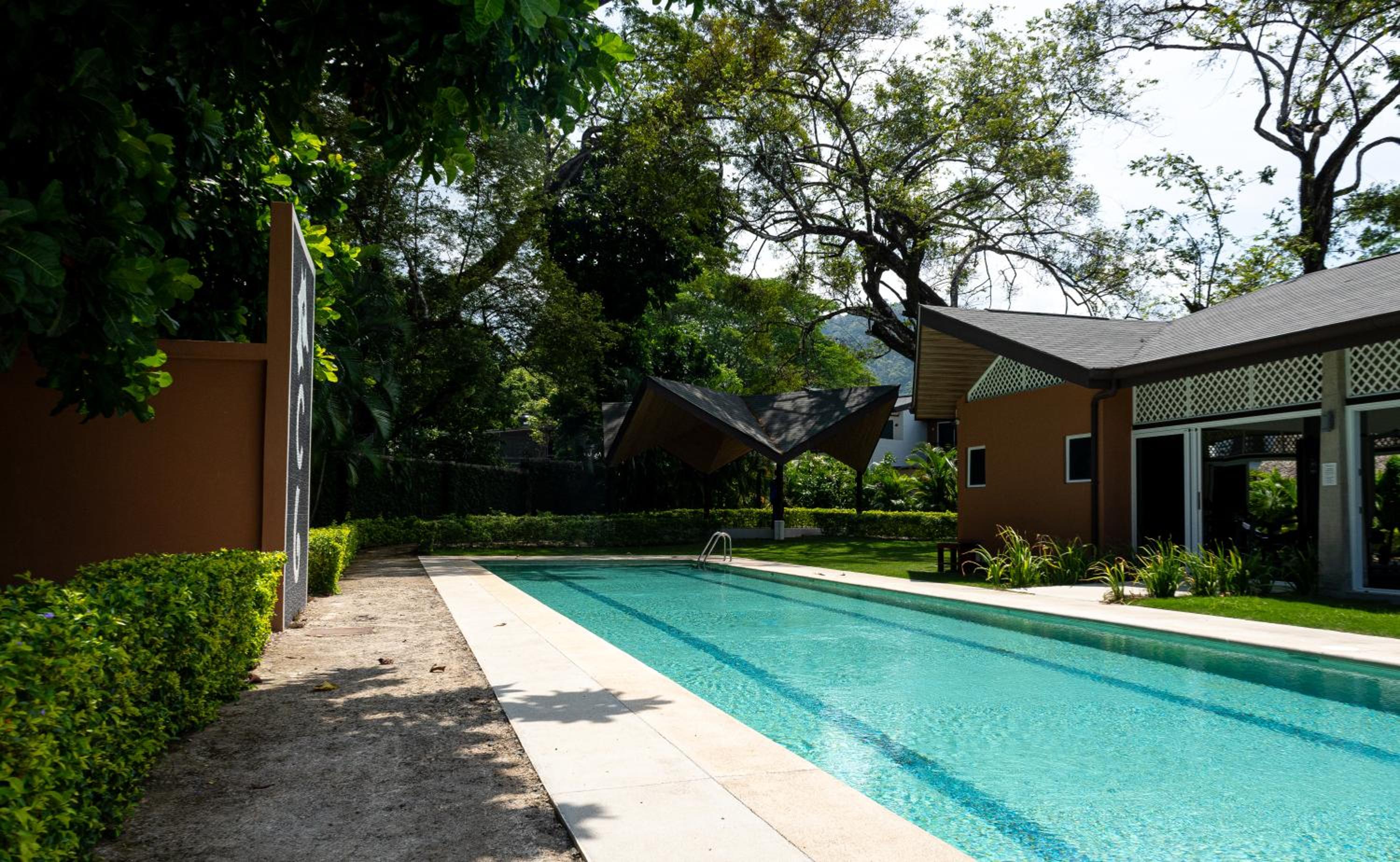 Private 4BD Family Beach House And Resort - Walk to Beach and Town