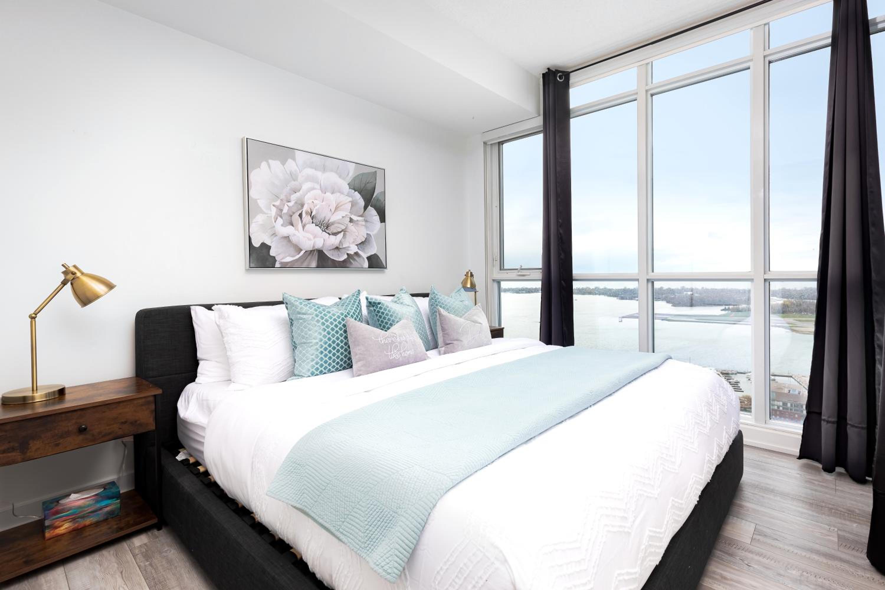 Sub Penthouse Mesmerizing City Views