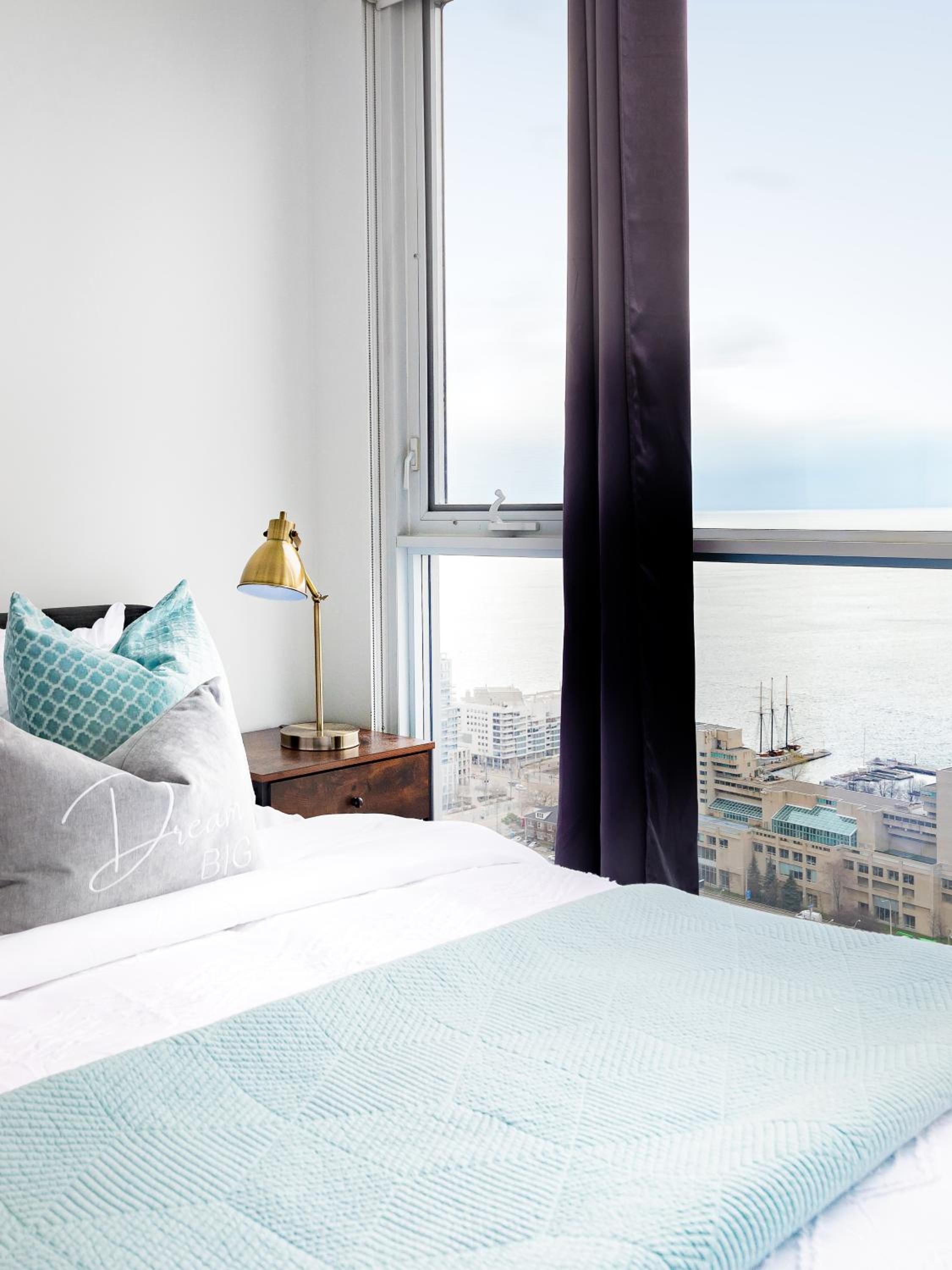 Sub Penthouse Mesmerizing City Views
