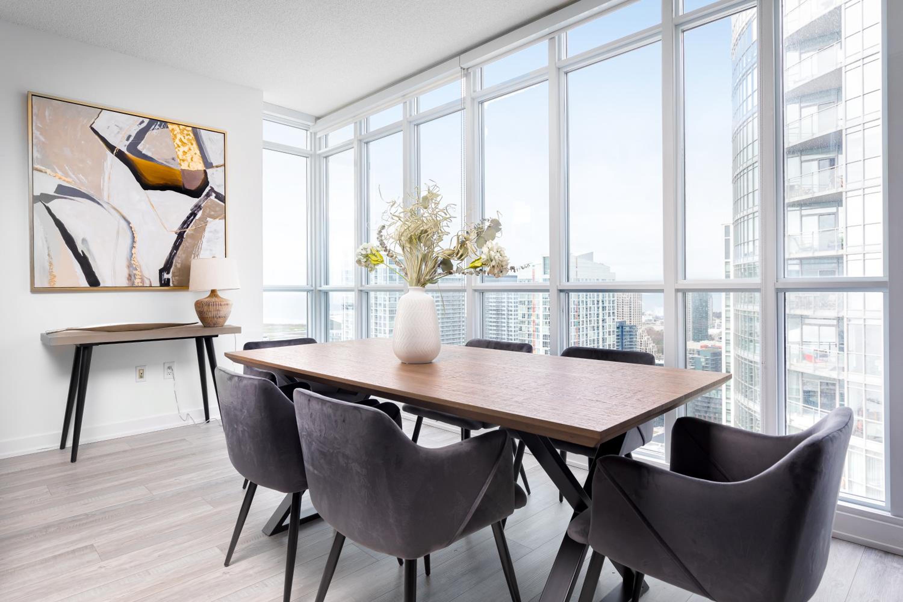 Sub Penthouse Mesmerizing City Views