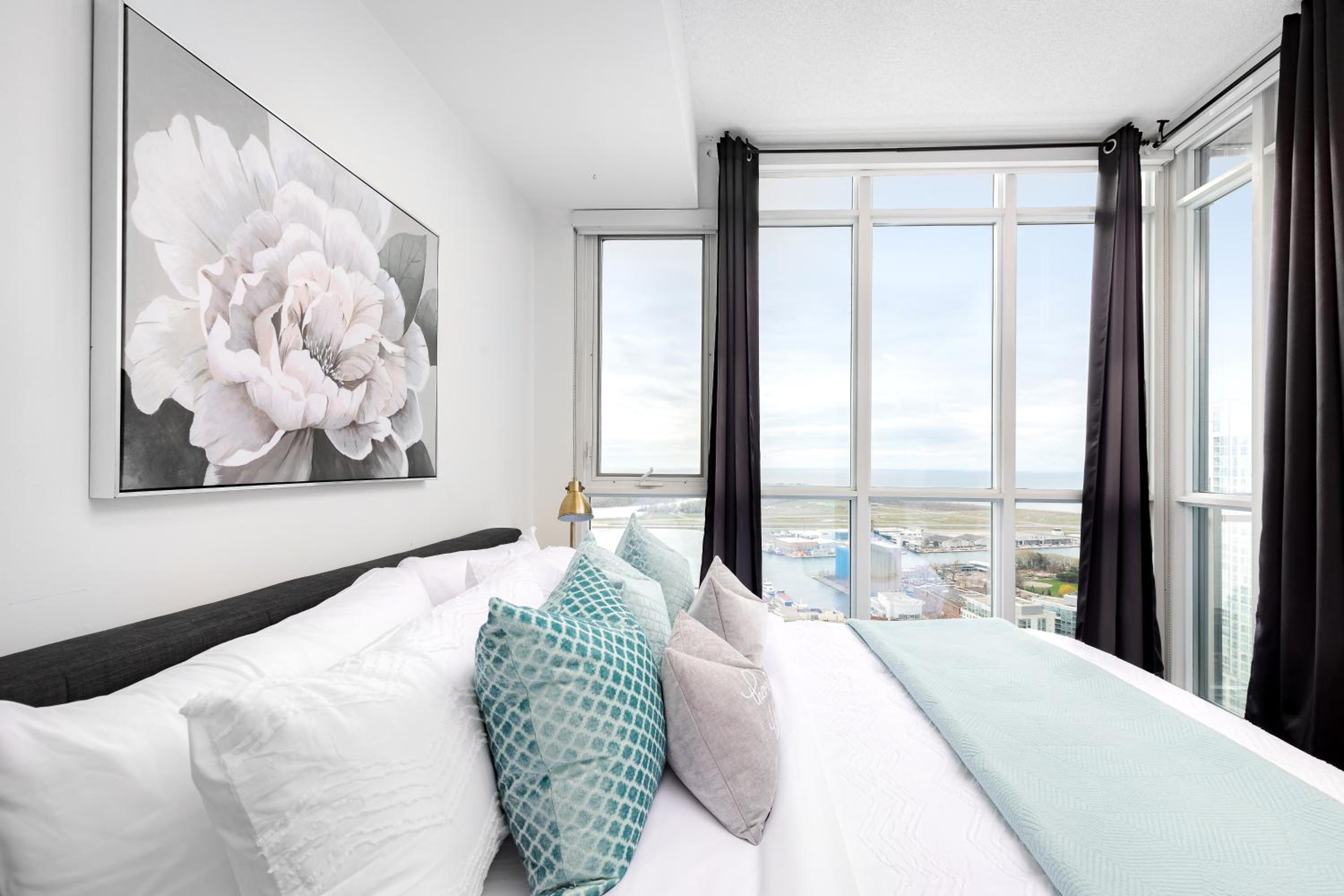 Sub Penthouse Mesmerizing City Views