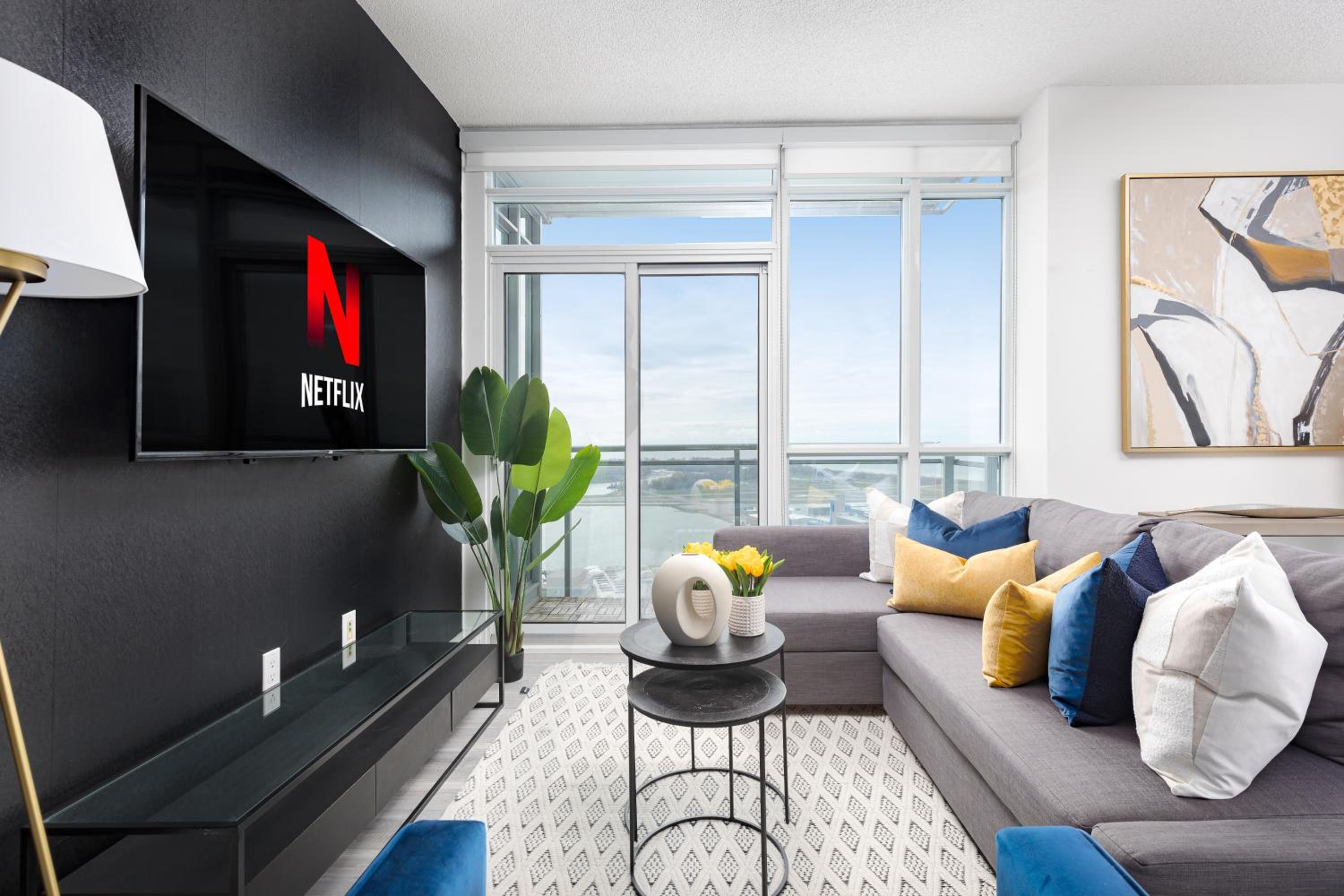 Sub Penthouse Mesmerizing City Views