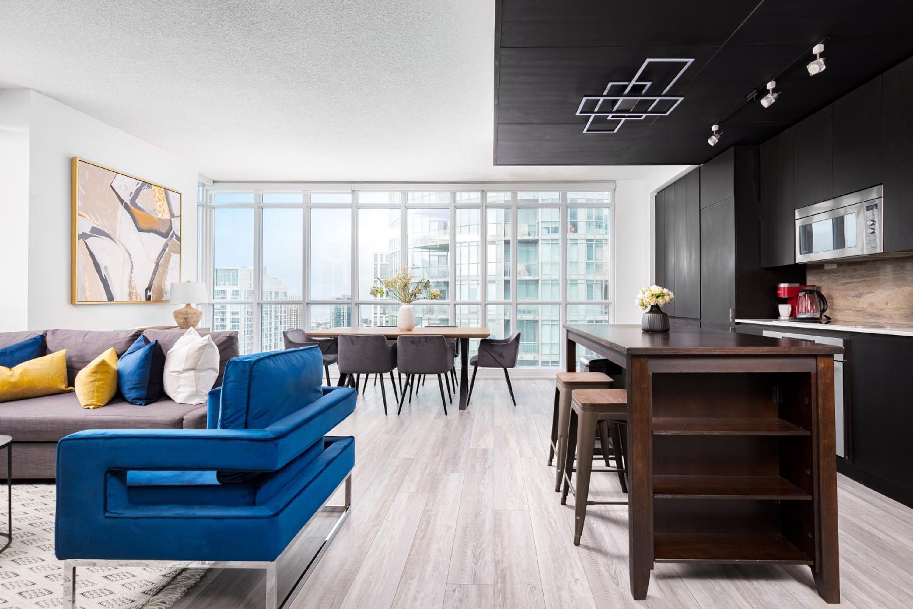Sub Penthouse Mesmerizing City Views