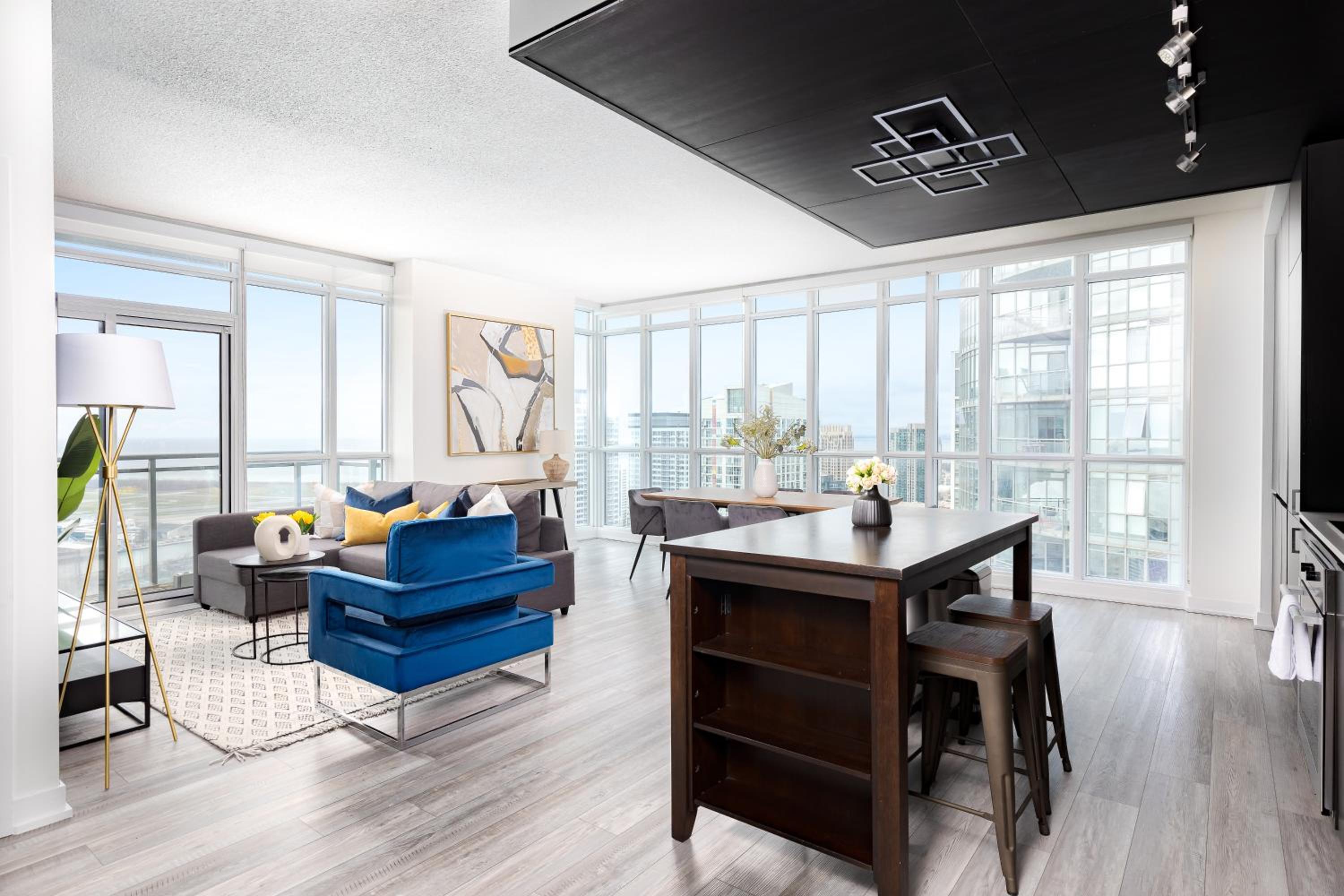 Sub Penthouse Mesmerizing City Views