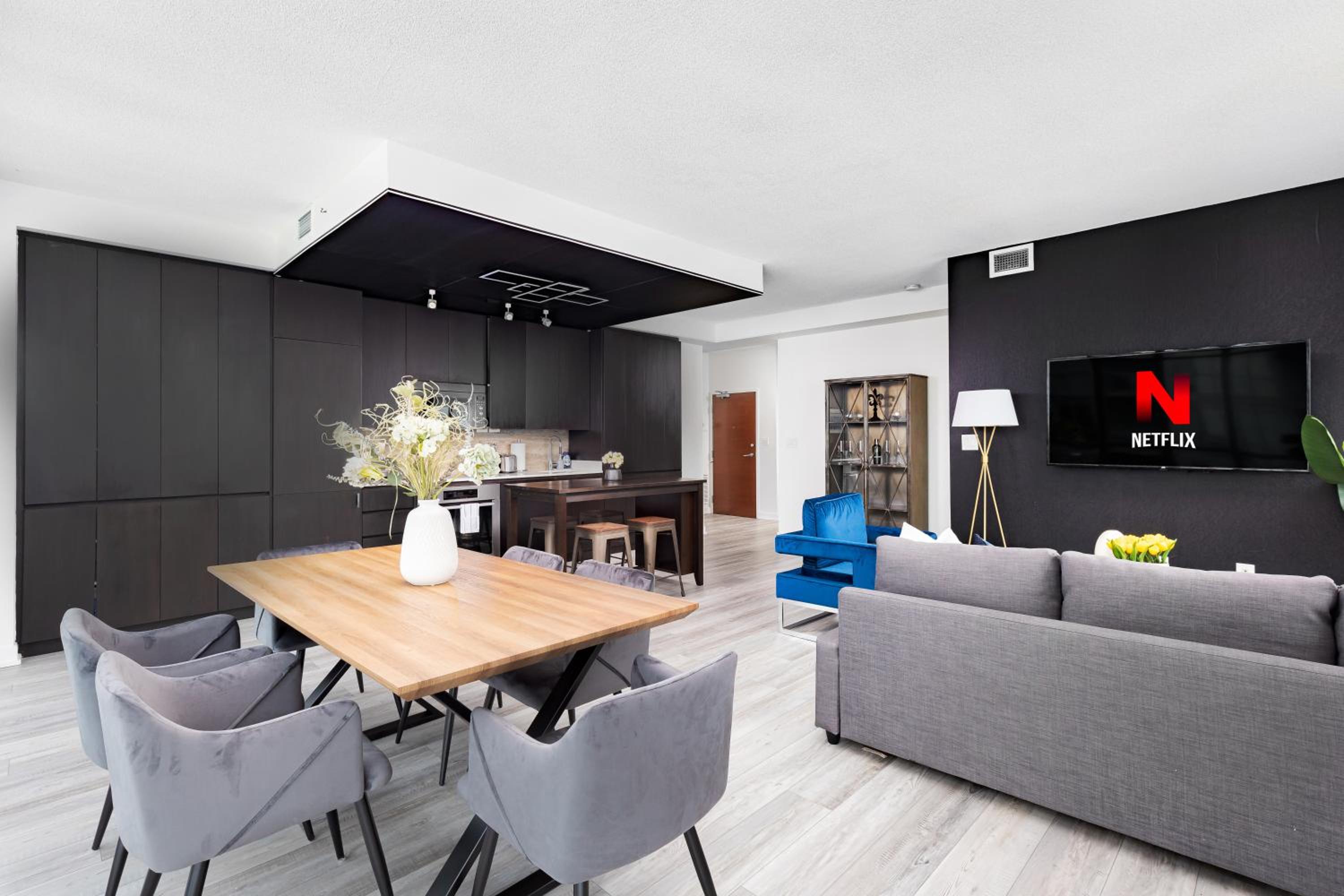 Sub Penthouse Mesmerizing City Views