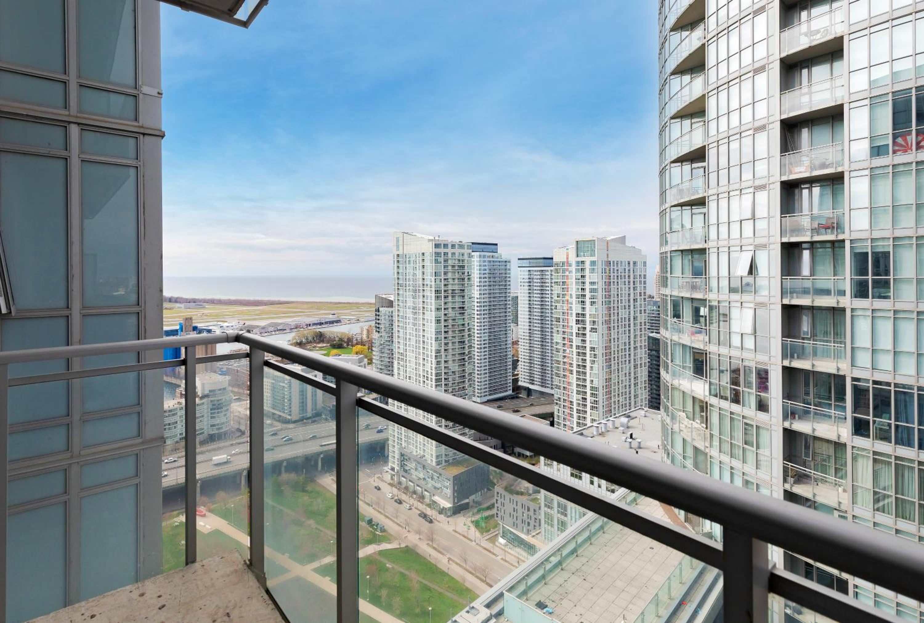 Sub Penthouse Mesmerizing City Views