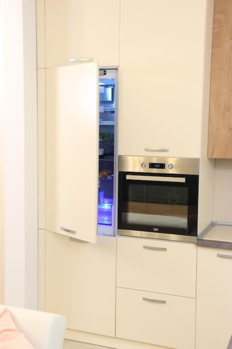 Amazing Apartment Bucharest Airport Self check-in!!