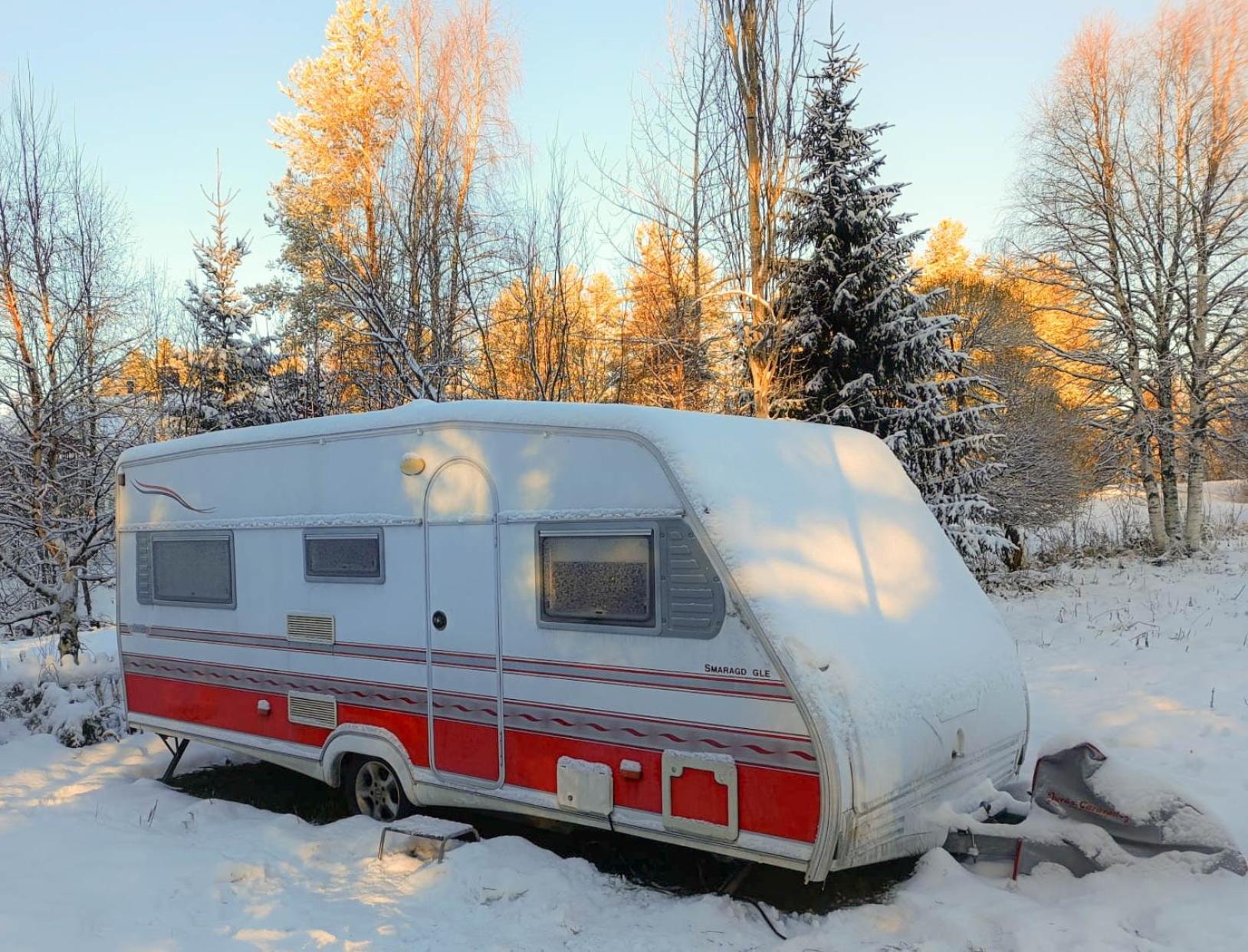 Santa's winter Caravan-Kabe Smaragd