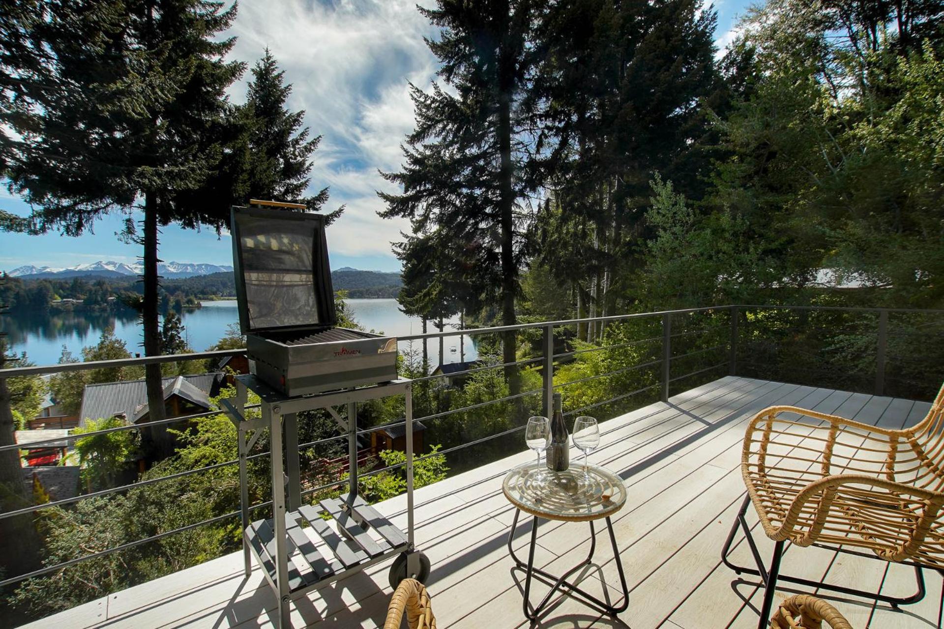 Casa alta vista panoramica lago Moreno, cochera, moderno