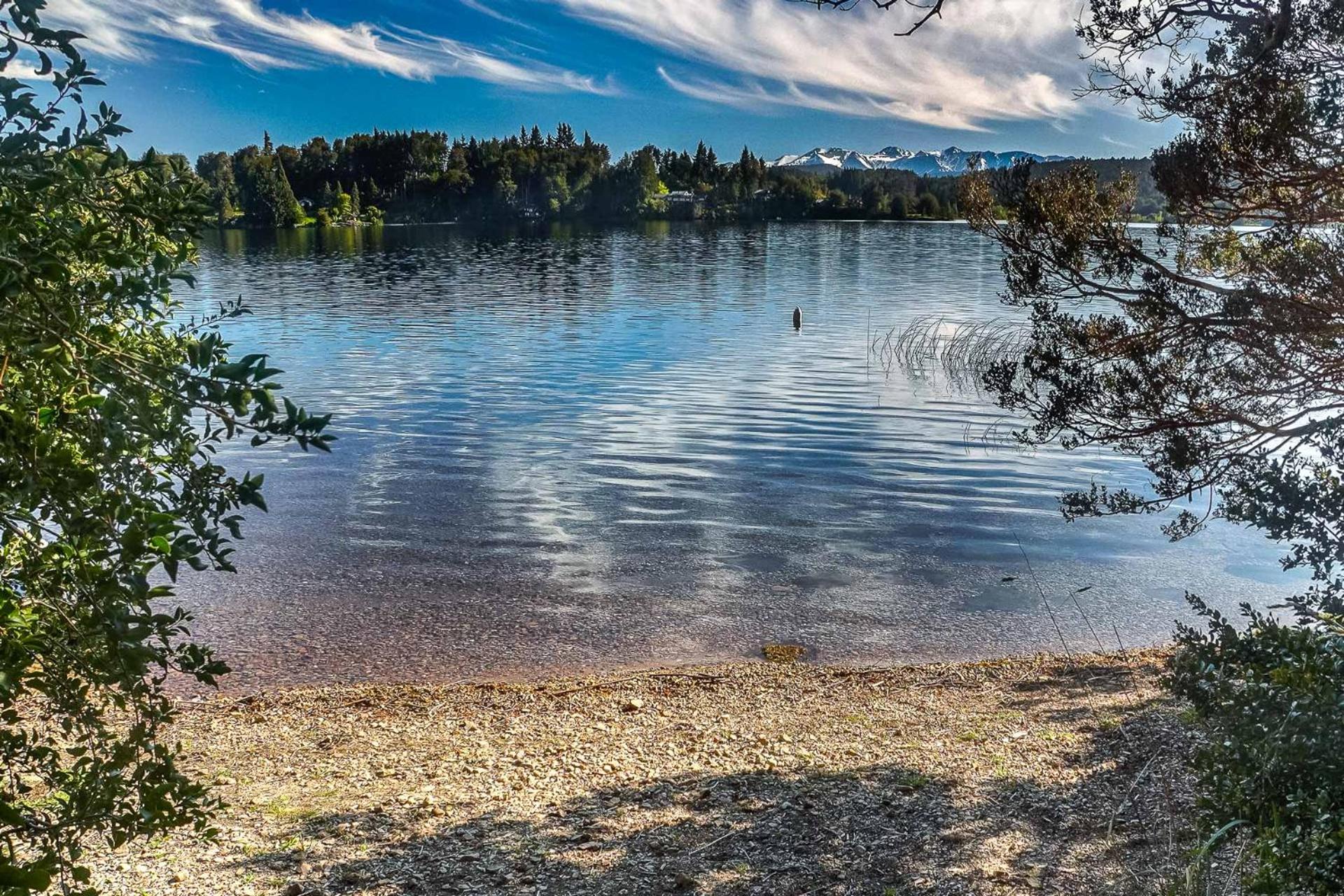Casa alta vista panoramica lago Moreno, cochera, moderno