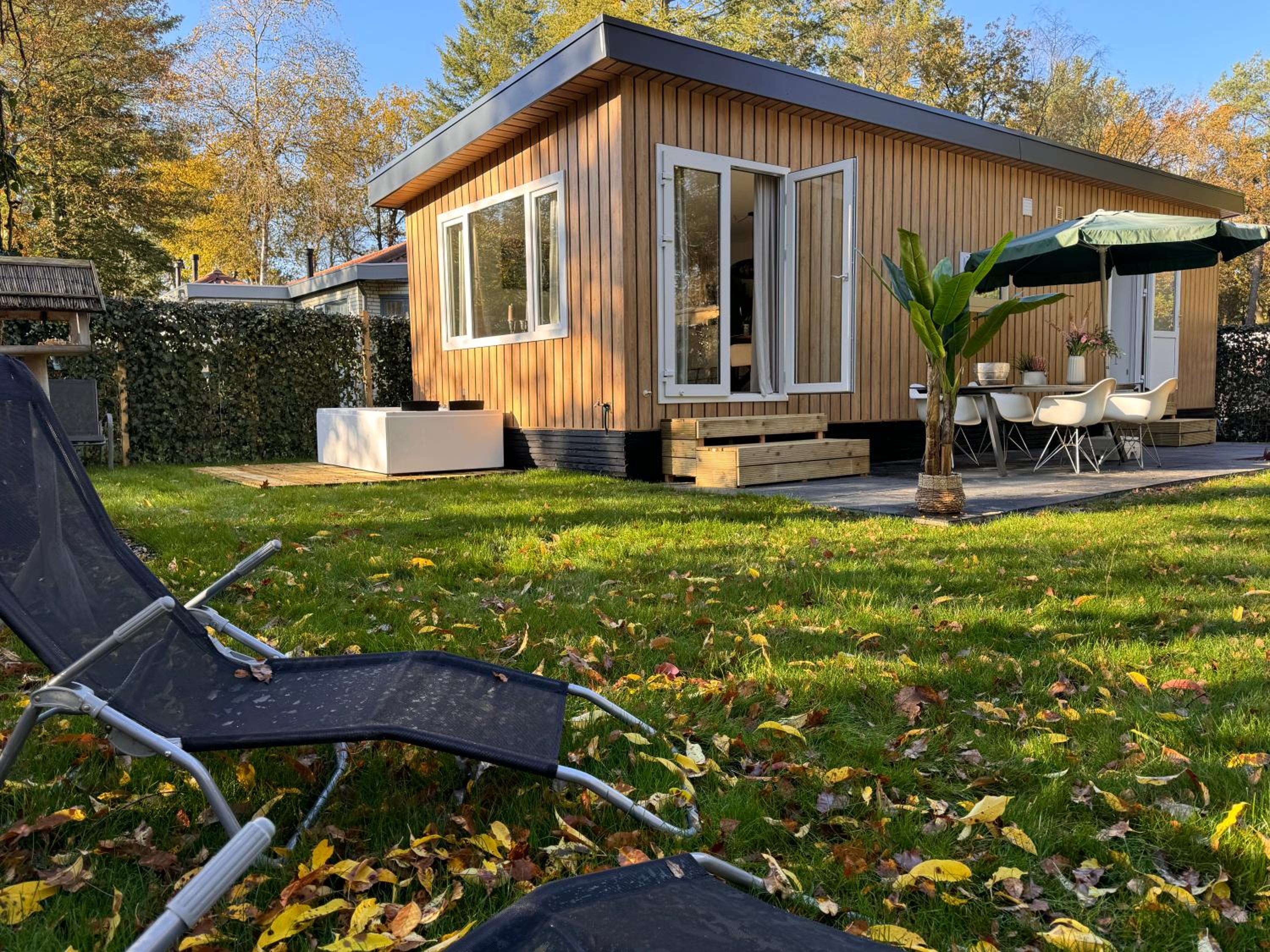 VELUWSHOF HOENDERLOO HOLIDAYS Luxe Holidayhomes with PRIVATE JACUZZI'S - SwimmingPool - Tennis Court - Bowling - Supermarket and Children Entertainment view 3