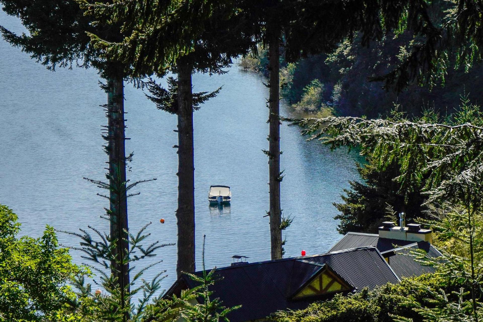 Casa alta vista panoramica lago Moreno, cochera, moderno