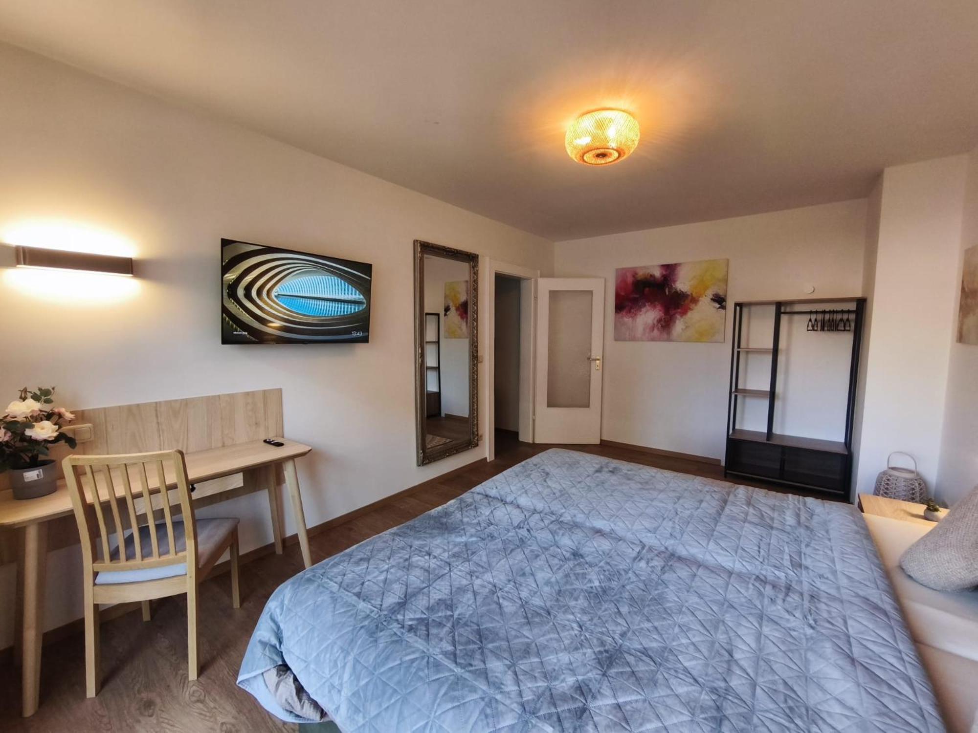 Home 1 - 70qm Luxus City Apartment mit Balkon nahe Messe im Zentrum Nürnbergs- ruhige und zentrale Lage, Parkplatz inklusive