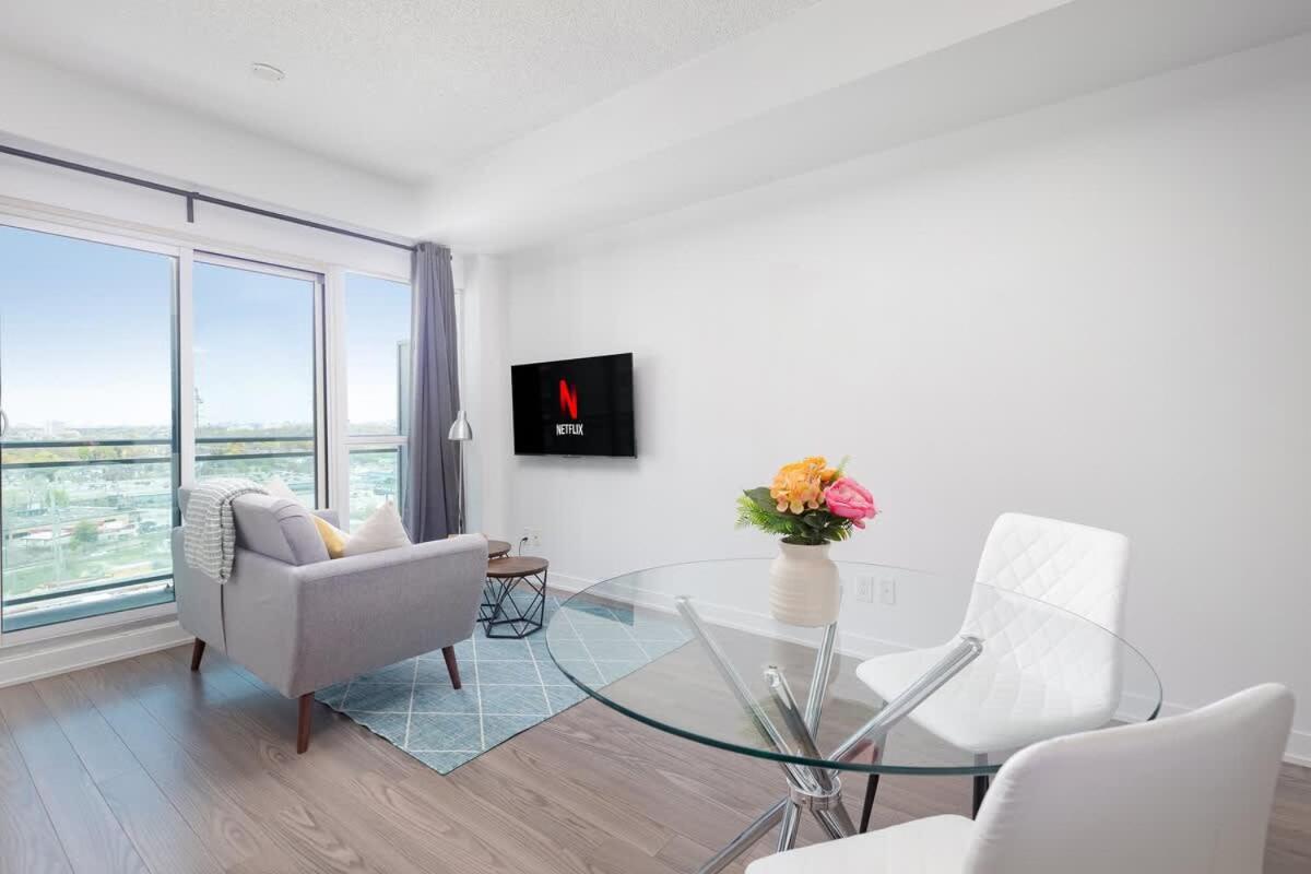 Modern Cozy 1BR Condo Near Toronto's Lakefront