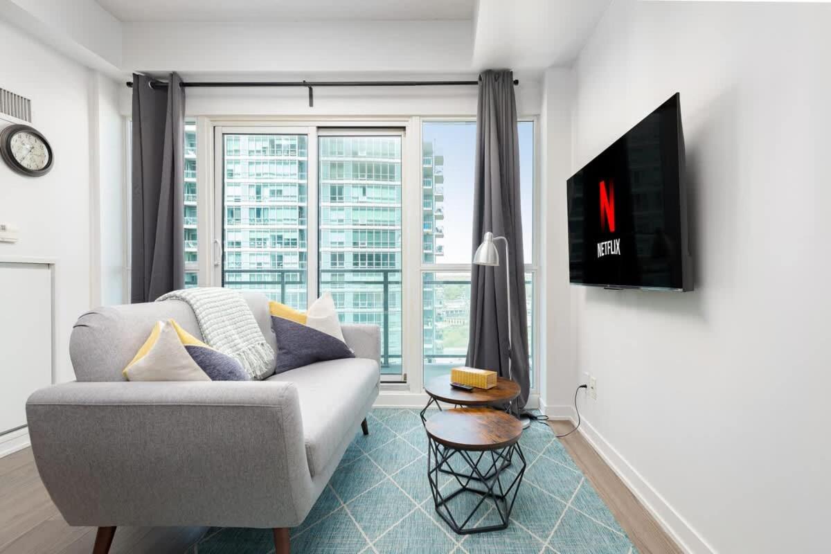 Modern Cozy 1BR Condo Near Toronto's Lakefront