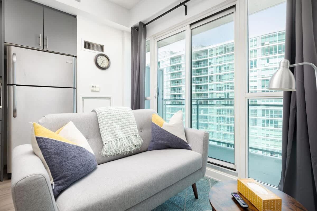 Modern Cozy 1BR Condo Near Toronto's Lakefront