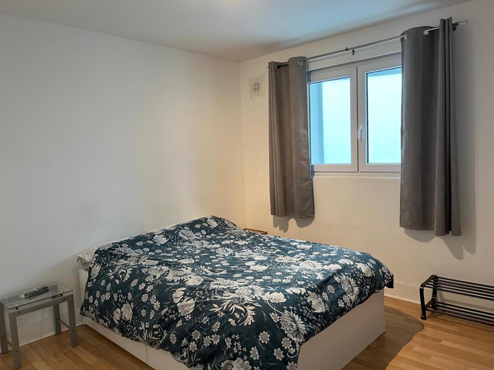 2 double bedrooms apartment near airport & town