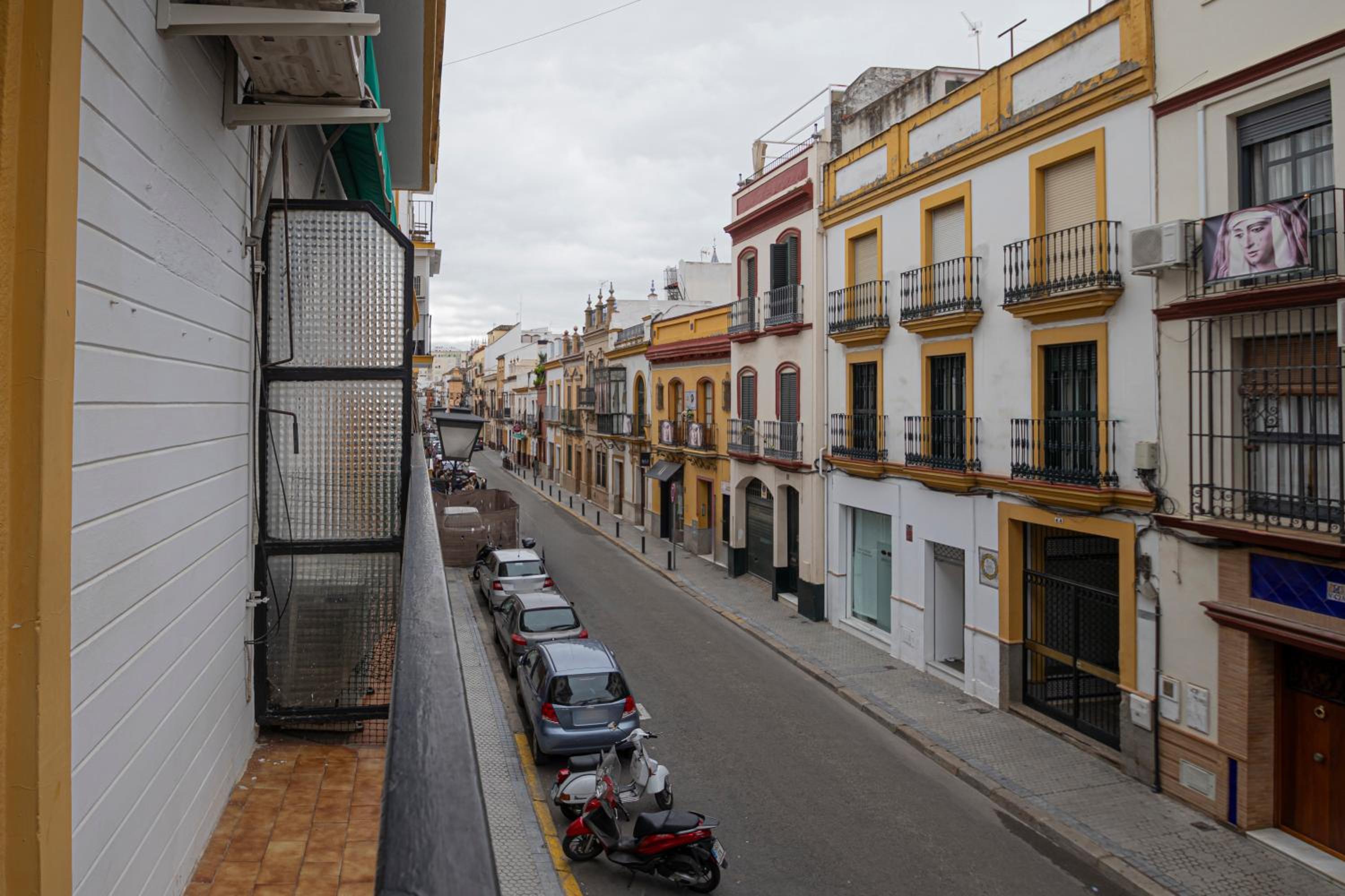 3 bedroom apartment in the heart of Triana view 3