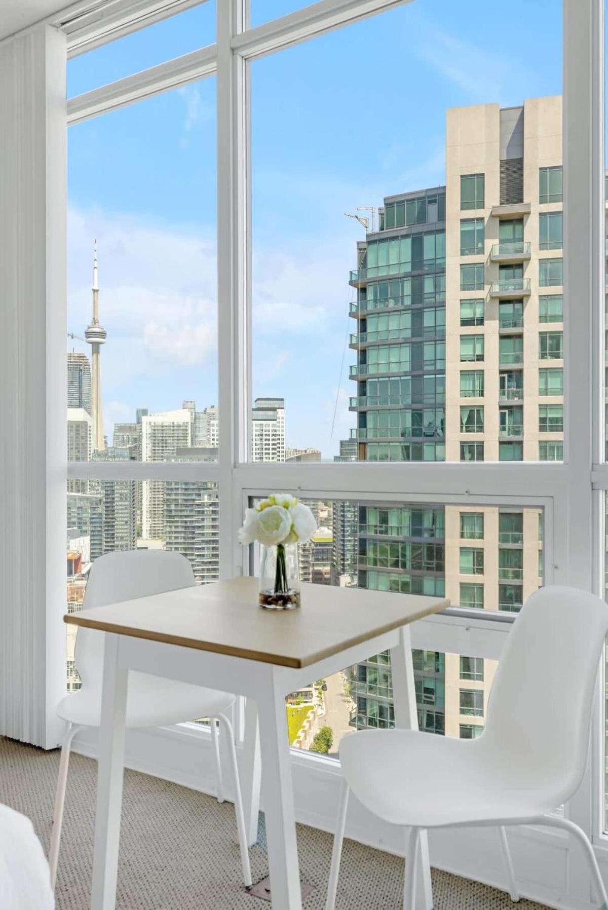 Lakeview Condo Free Parking