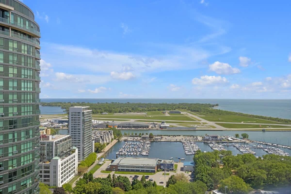 Lakeview Condo Free Parking