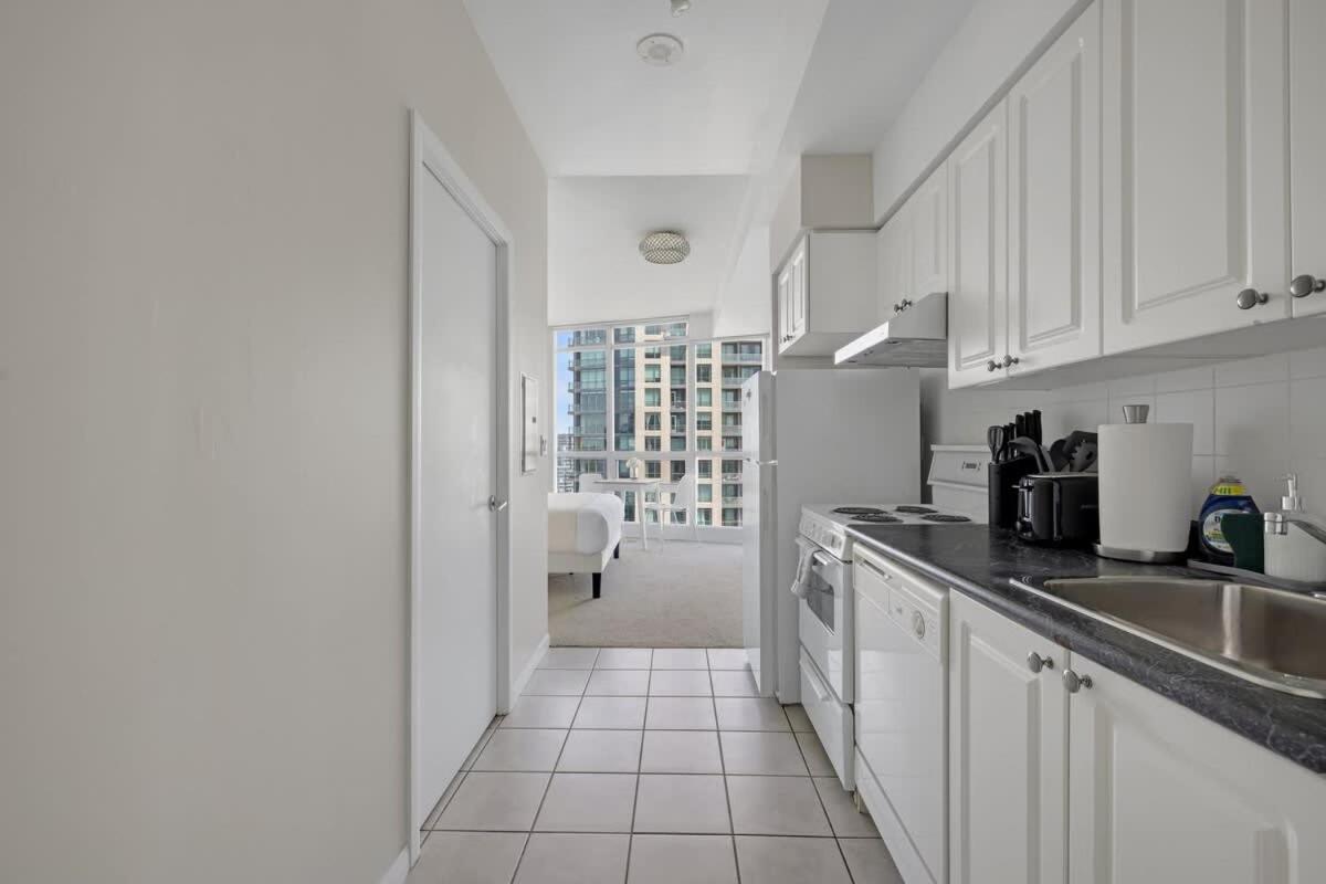 Lakeview Condo Free Parking