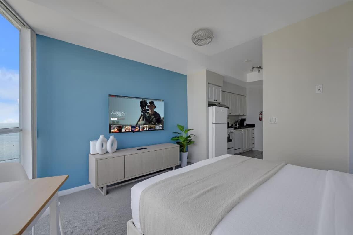 Lakeview Condo Free Parking