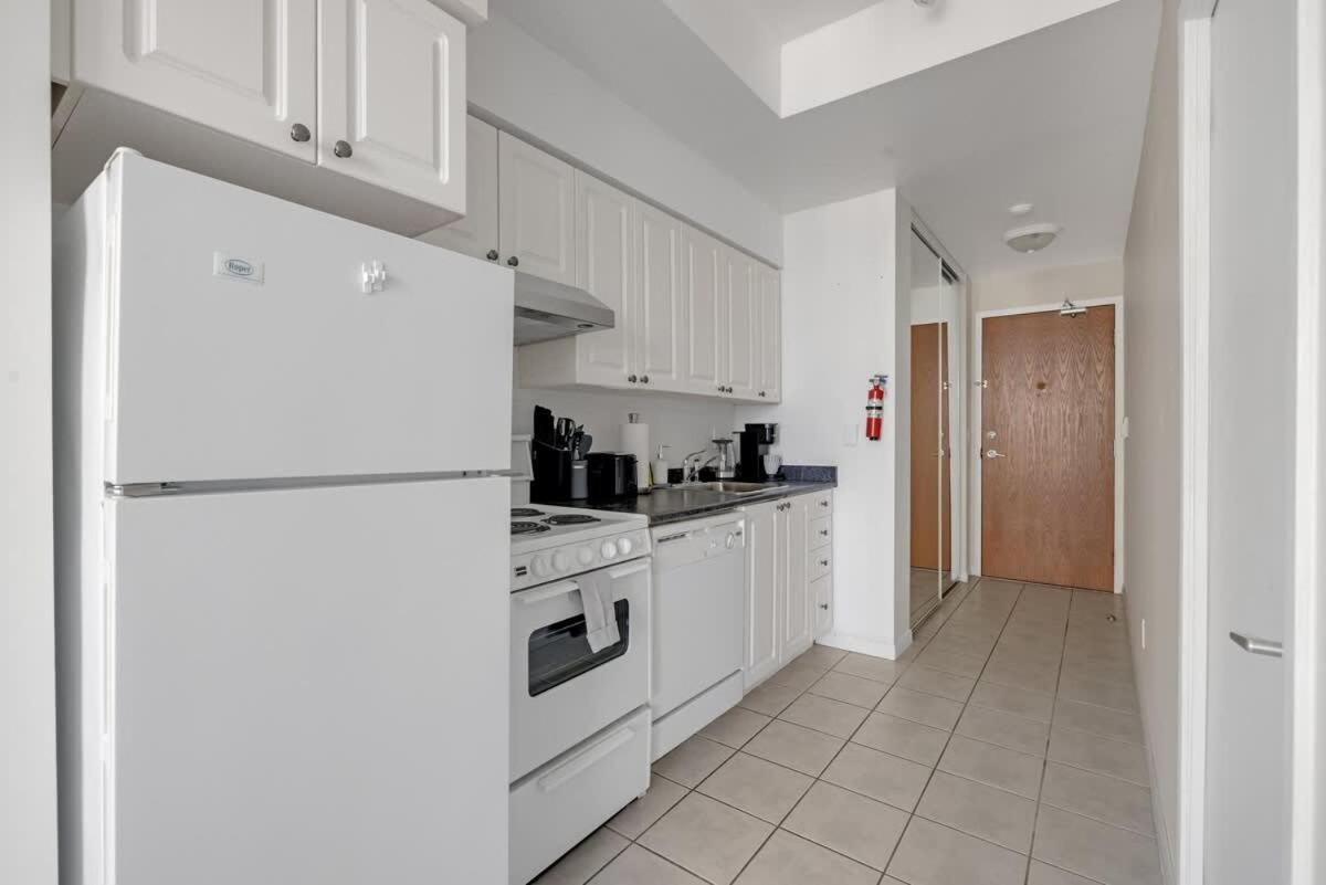 Lakeview Condo Free Parking