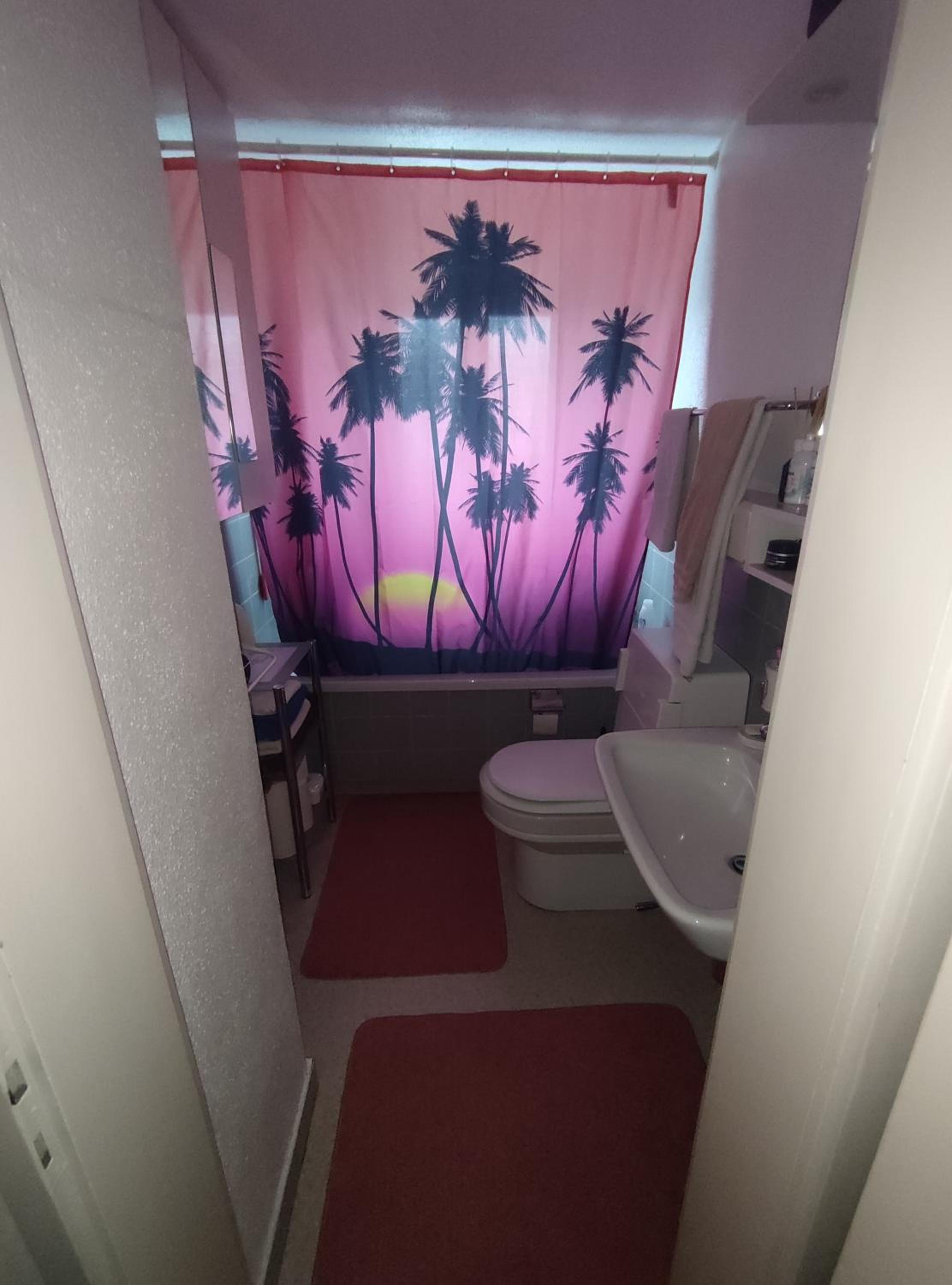 Small Double Room, bed 140x200cm, in very quiet and cosy house!