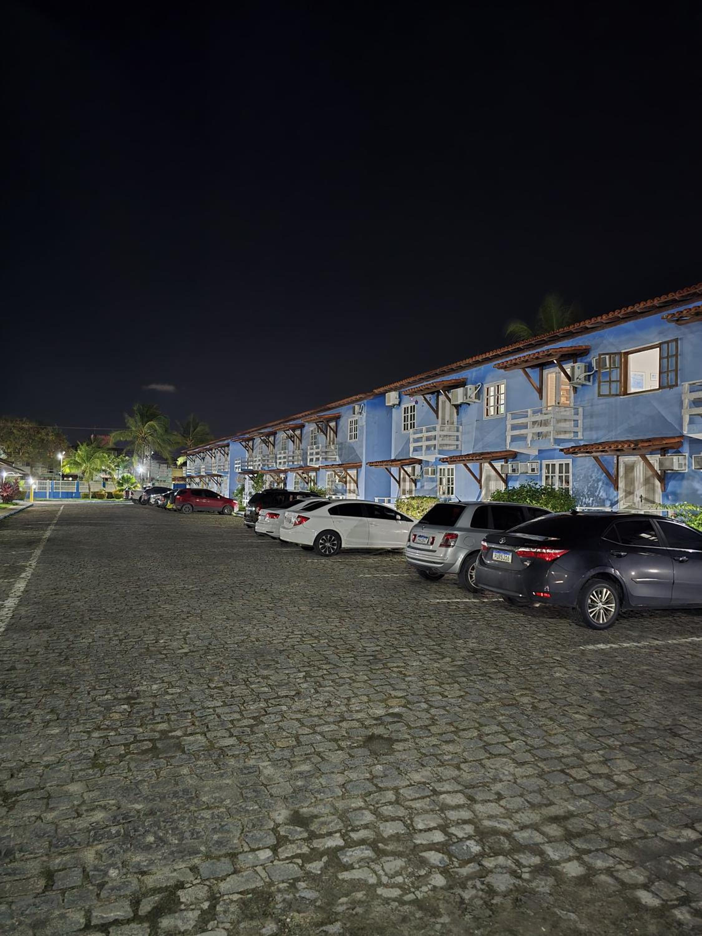 Apto Térreo Mobiliado com Piscina - 400m da Praia de Taperapuan, Próximo ao Axé Moi- Golden Dolphin Residence