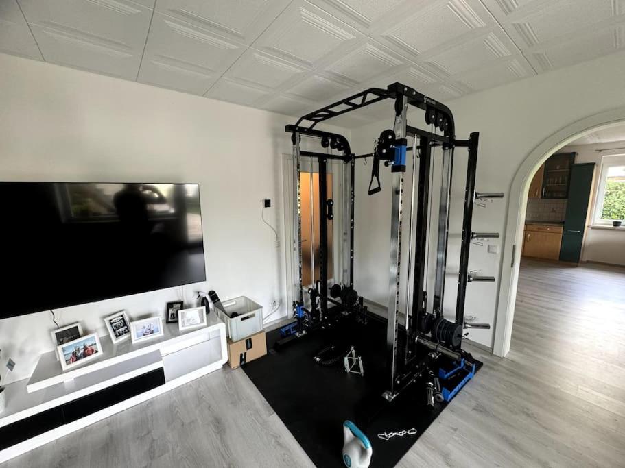 Schöne Wohnung in grüner Lage mit Fitnessgerät
