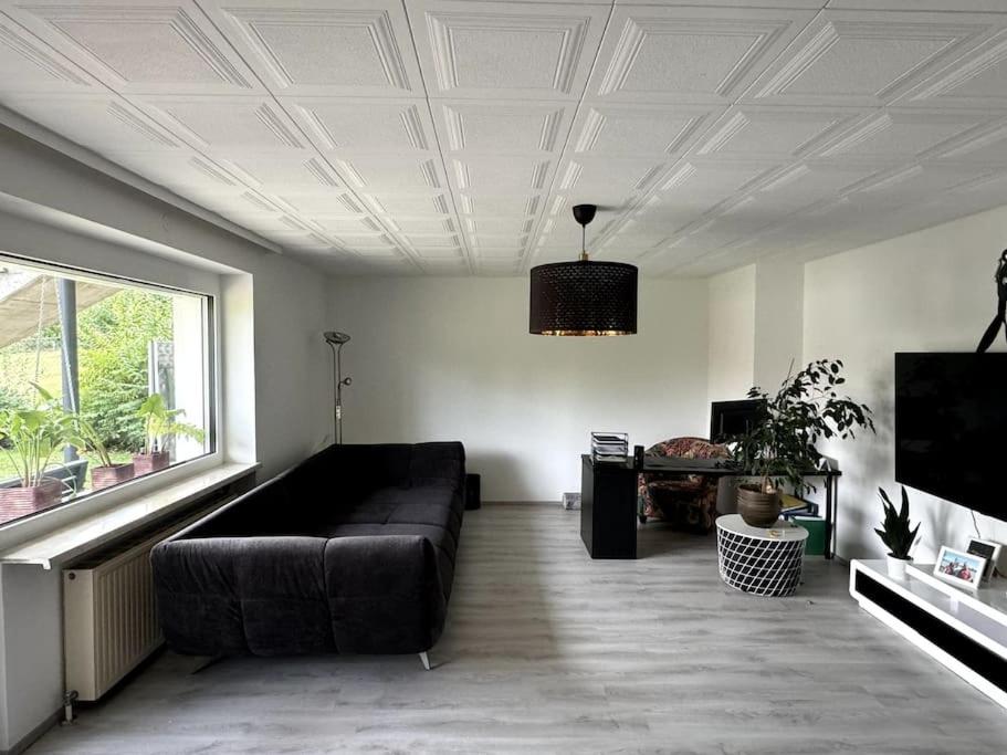 Schöne Wohnung in grüner Lage mit Fitnessgerät