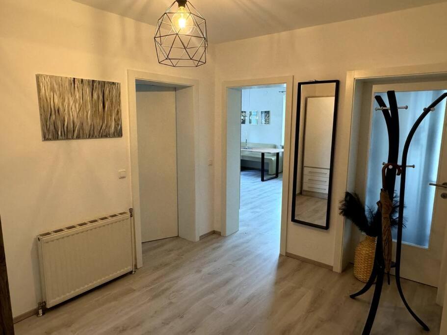 Schöne Wohnung in grüner Lage mit Fitnessgerät