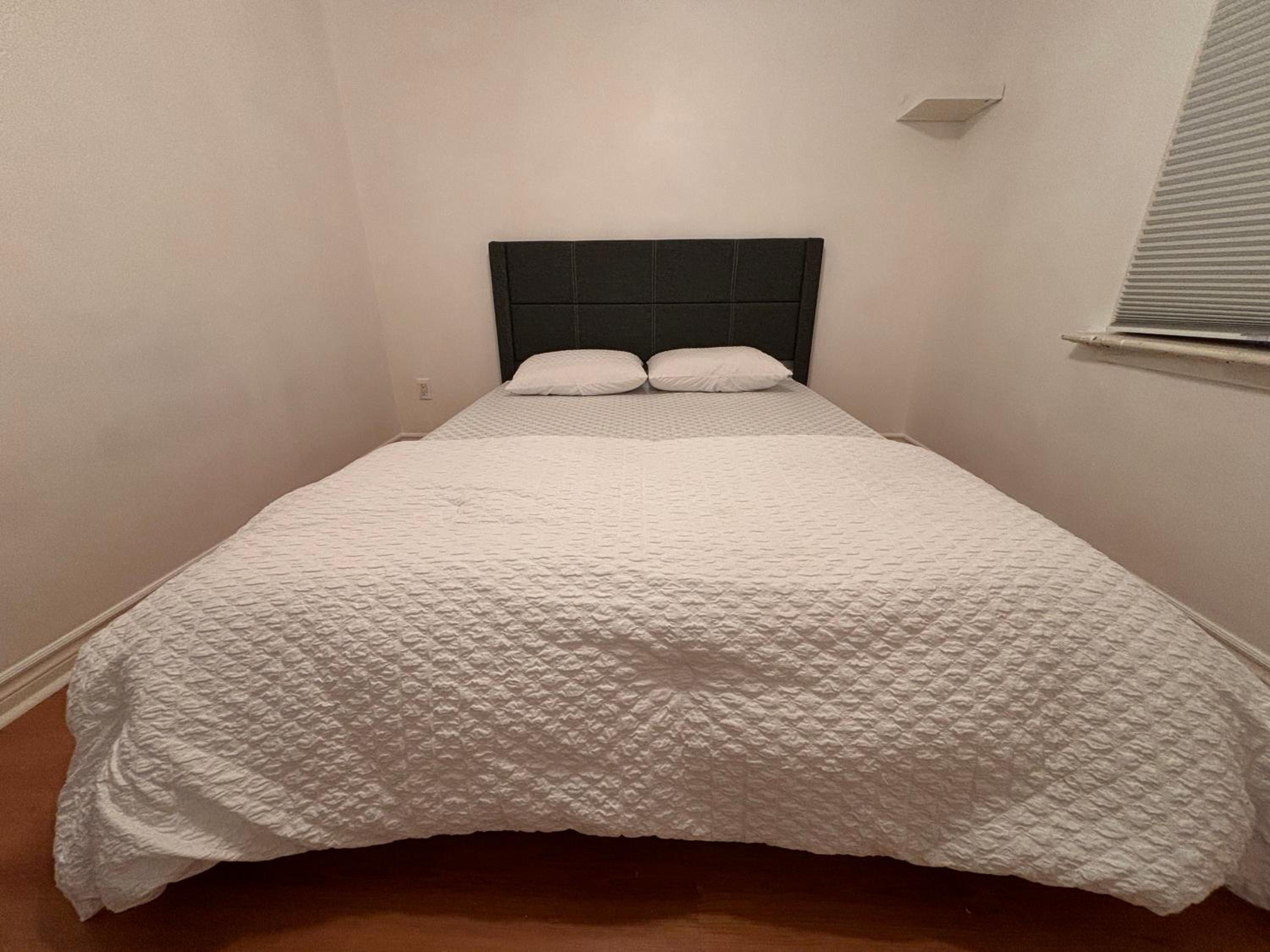 3bed bungalow,full privacy,Free parking, late checkin possible