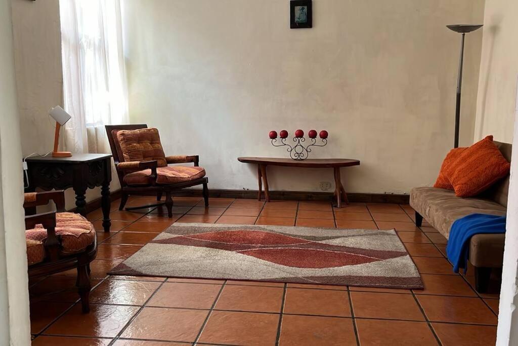 Casa estilo colonial cerca del IGSS view 3