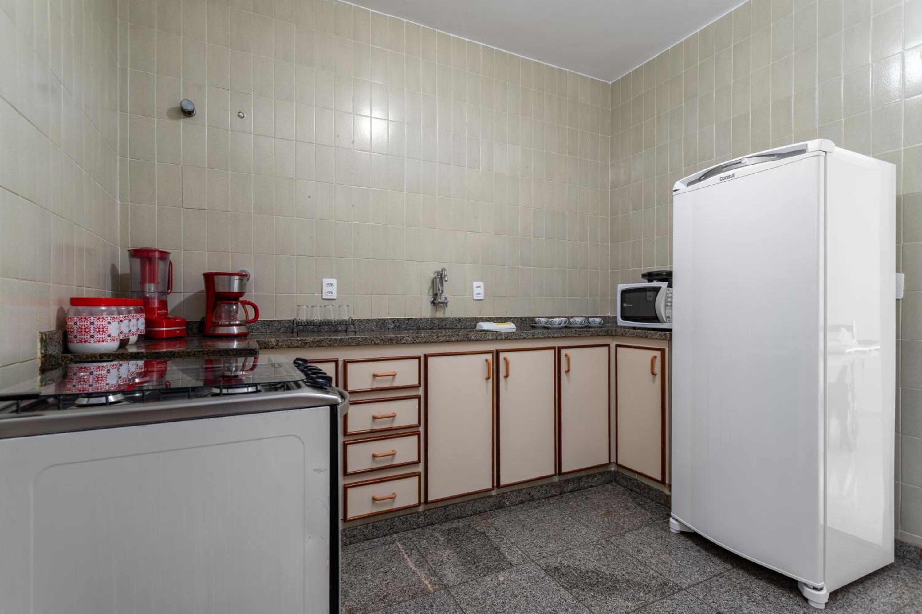 200m da PRAIA DO FORTE com VISTA, GARAGEM, VARANDAS e Wi-Fi 250 MEGAS