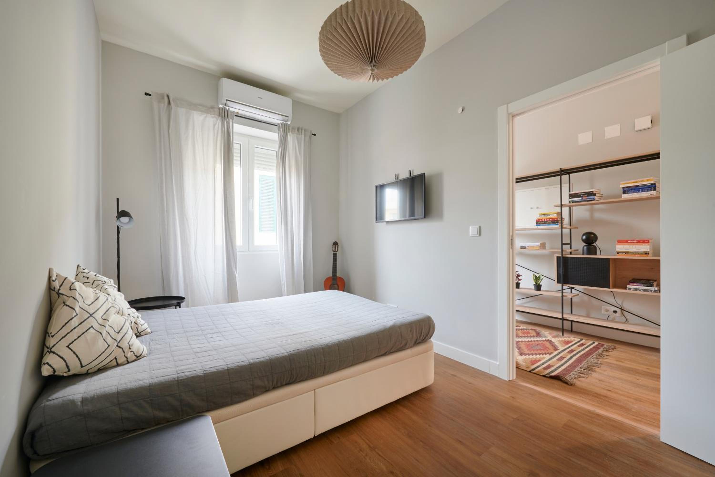 Modern 2 Bed Apt in Campolide near Amoreiras view 5