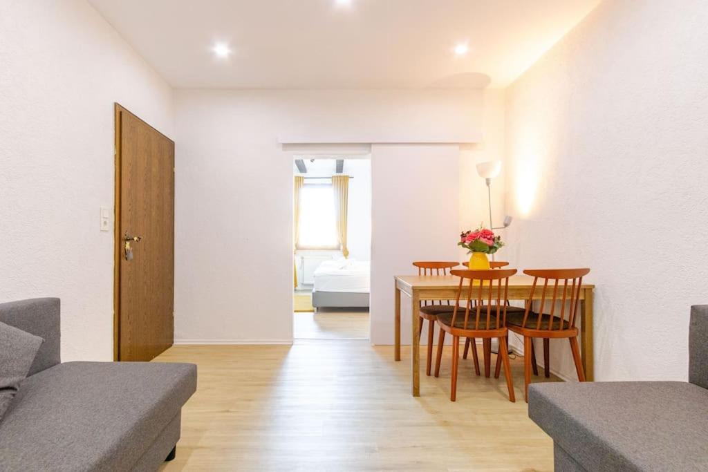 Townhaus-Rhens 8 Schlafzimmer, Sauna, Weinkeller, Fotostudio, Hunde willkommen view 3